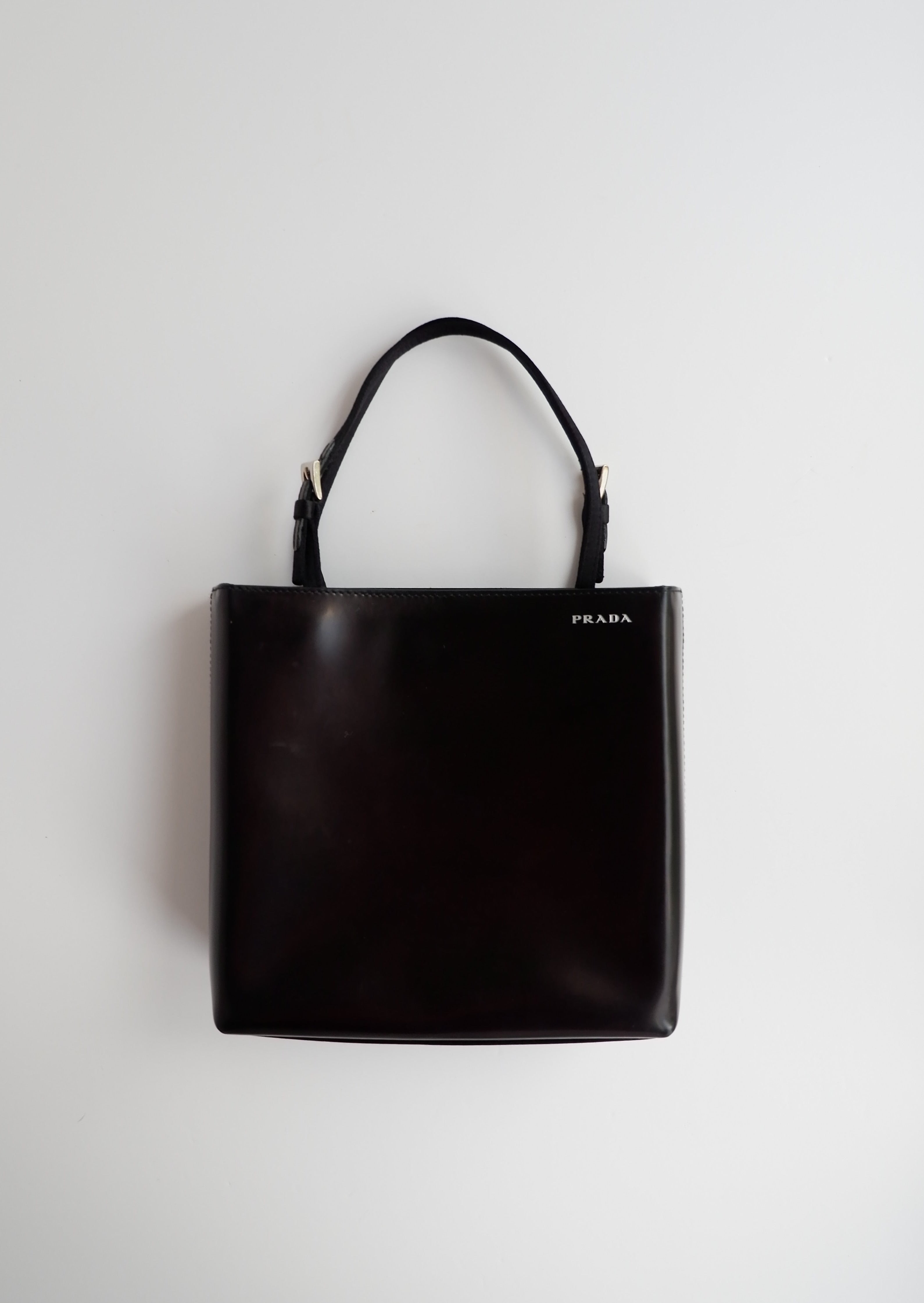 Sac/cabas micro Prada authentique d'occasion en cuir verni noir