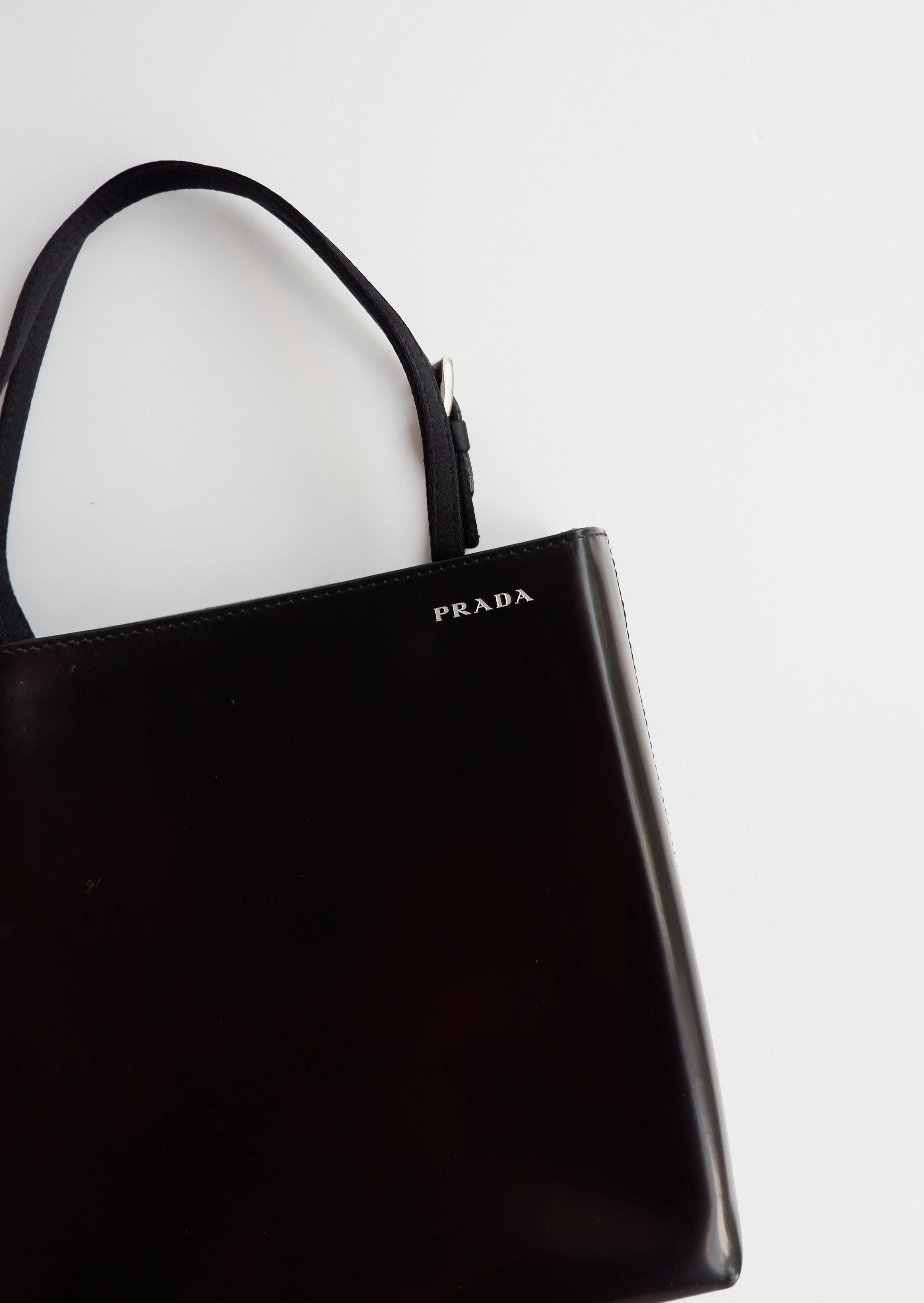 Sac/cabas micro Prada authentique d'occasion en cuir verni noir