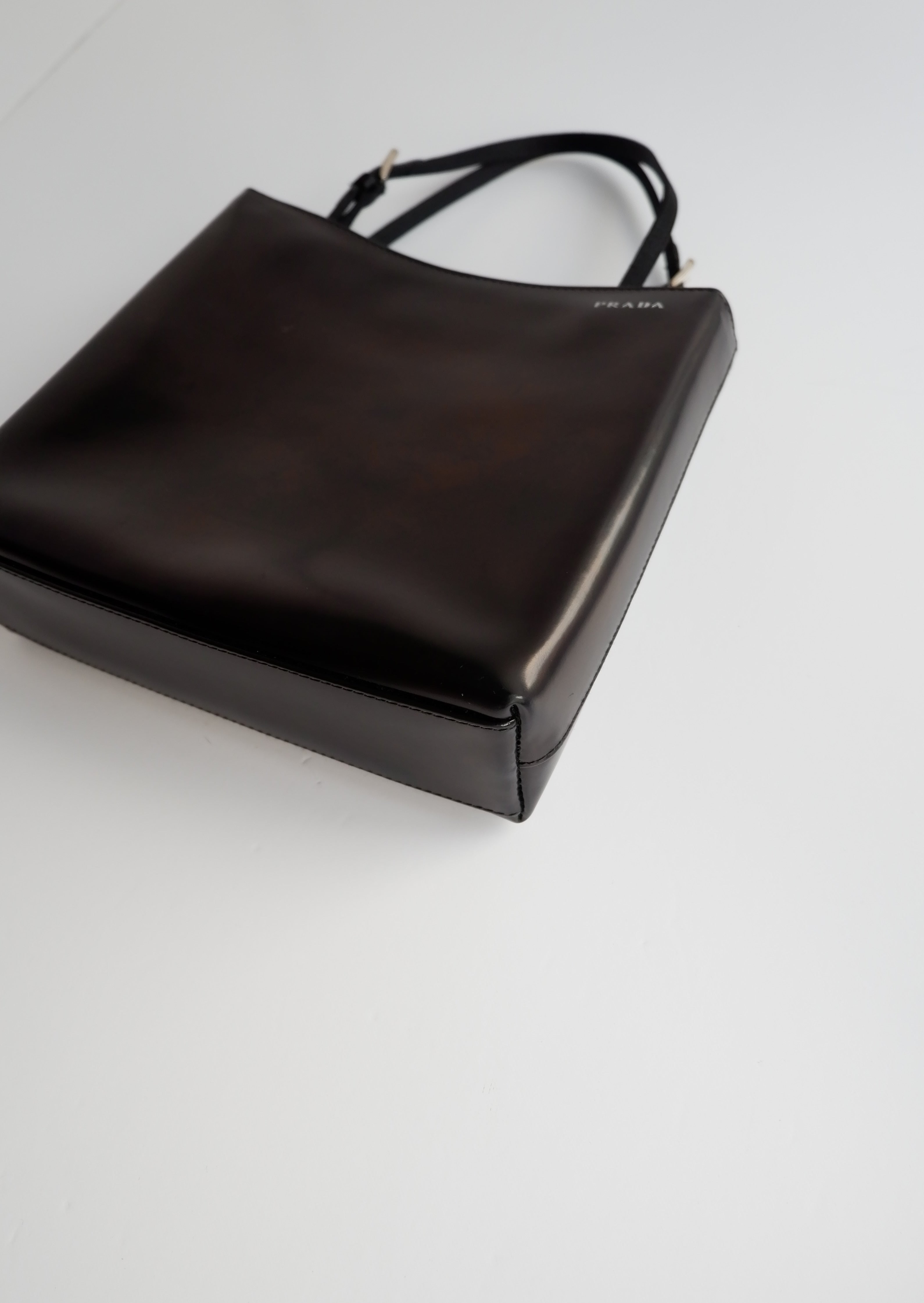 Sac/cabas micro Prada authentique d'occasion en cuir verni noir