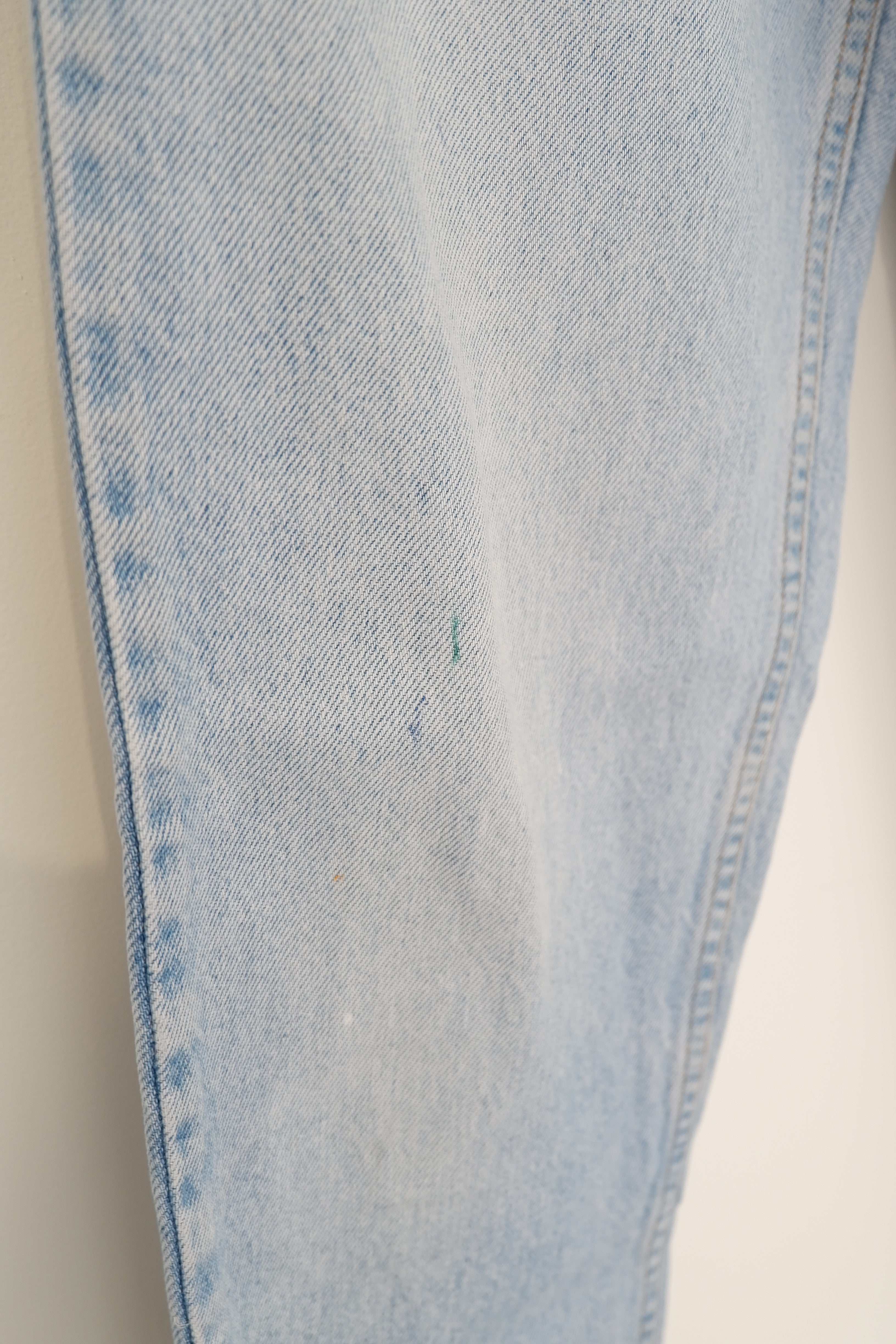 Levis Vintage 550 Light Wash Tapered Leg Jeans - 28