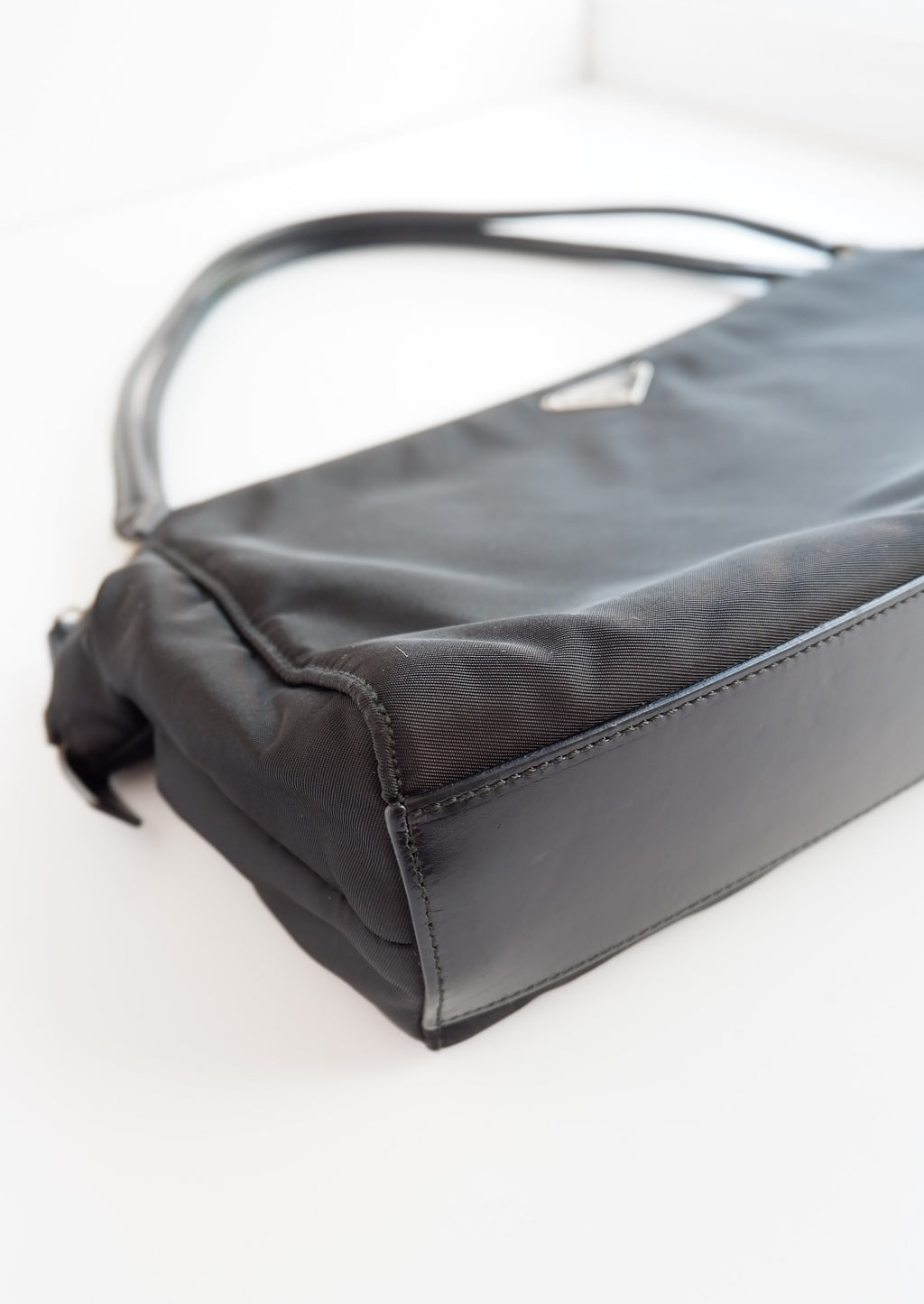 Authentique Sac bandoulière Prada en nylon noir et cuir, extensible