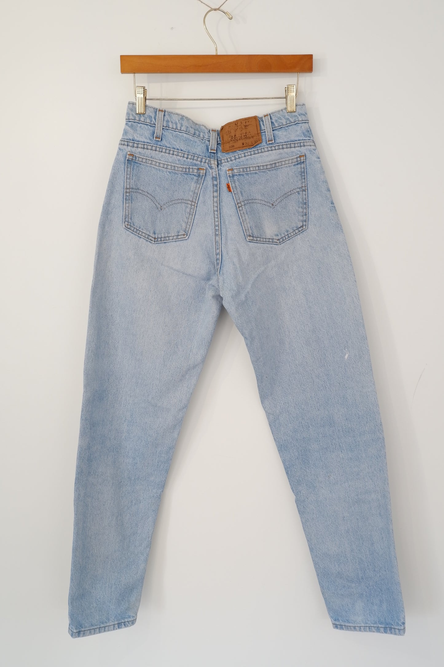 Levis Vintage 550 Light Wash Tapered Leg Jeans - 28