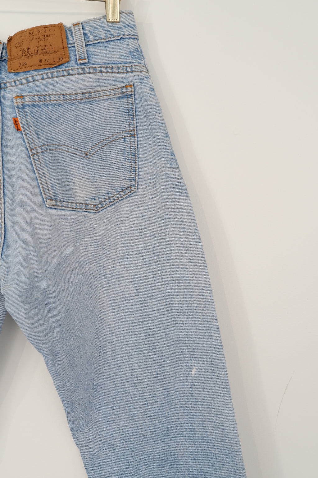 Levis Vintage 550 Light Wash Tapered Leg Jeans - 28