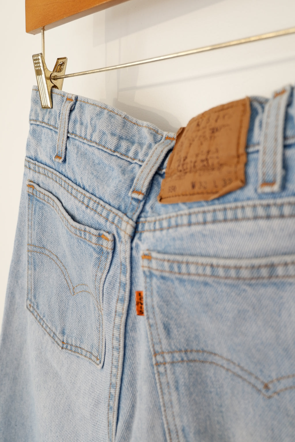 Levis Vintage 550 Light Wash Tapered Leg Jeans - 28