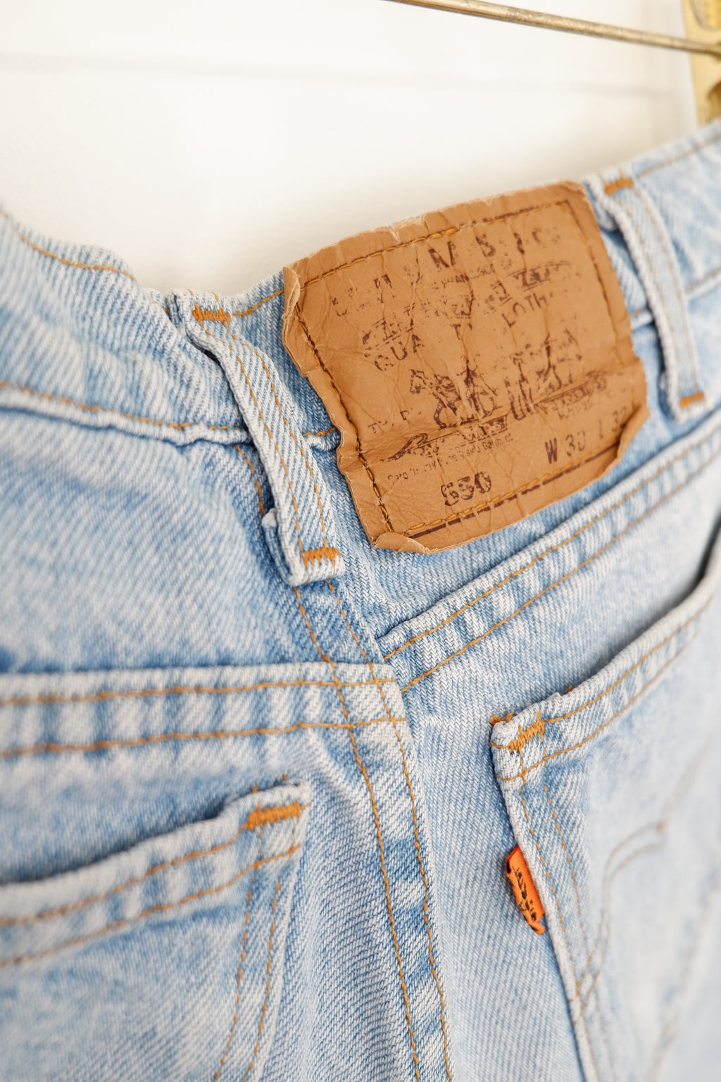 Levis Vintage 550 Light Wash Tapered Leg Jeans - 28