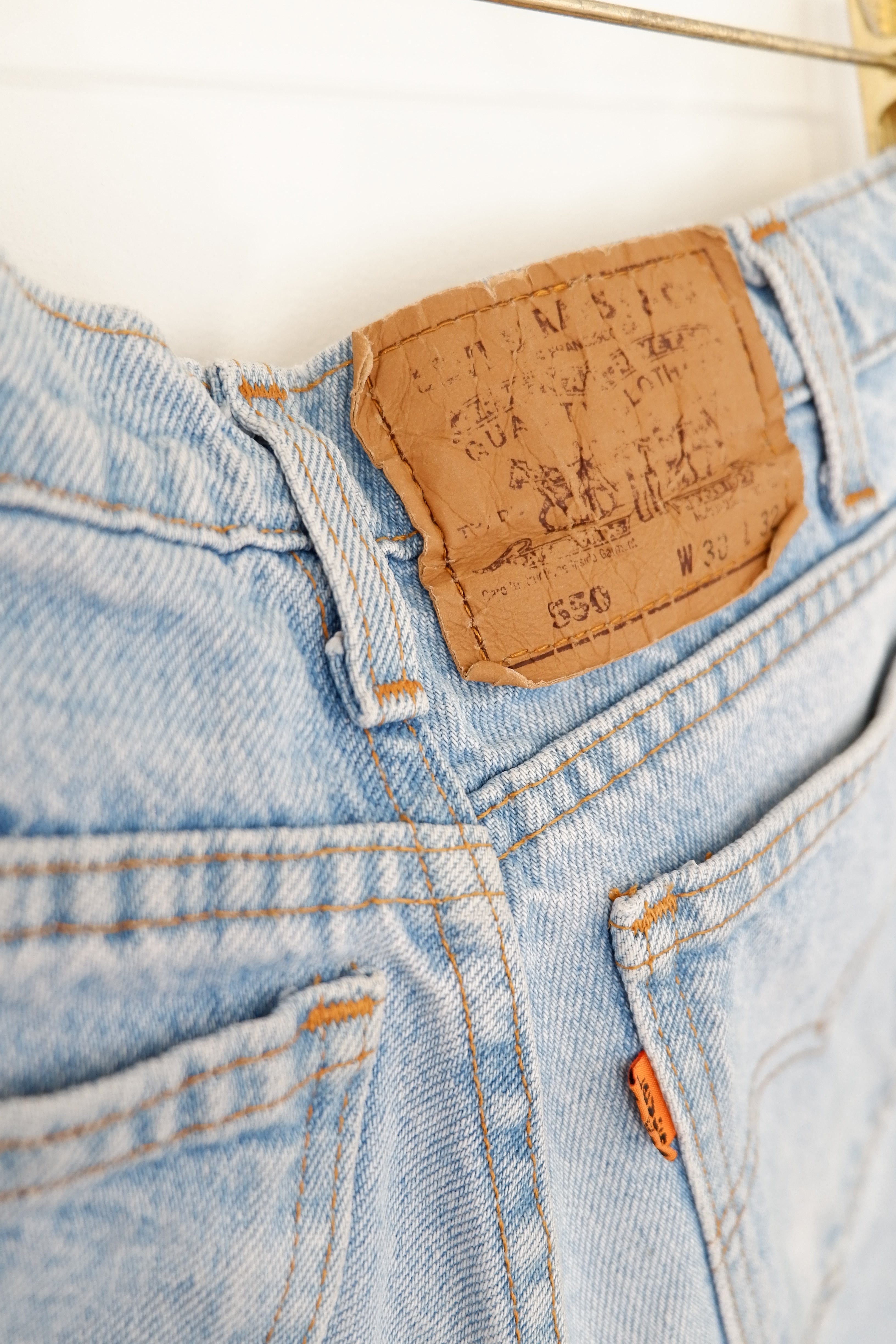 Levis Vintage 550 Light Wash Tapered Leg Jeans - 28