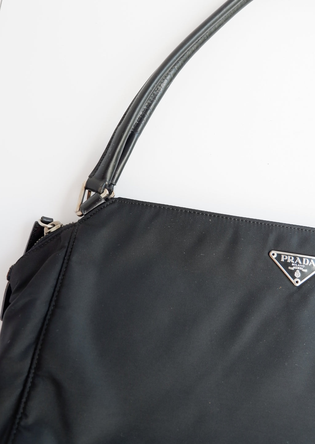 Authentique Sac bandoulière Prada en nylon noir et cuir, extensible