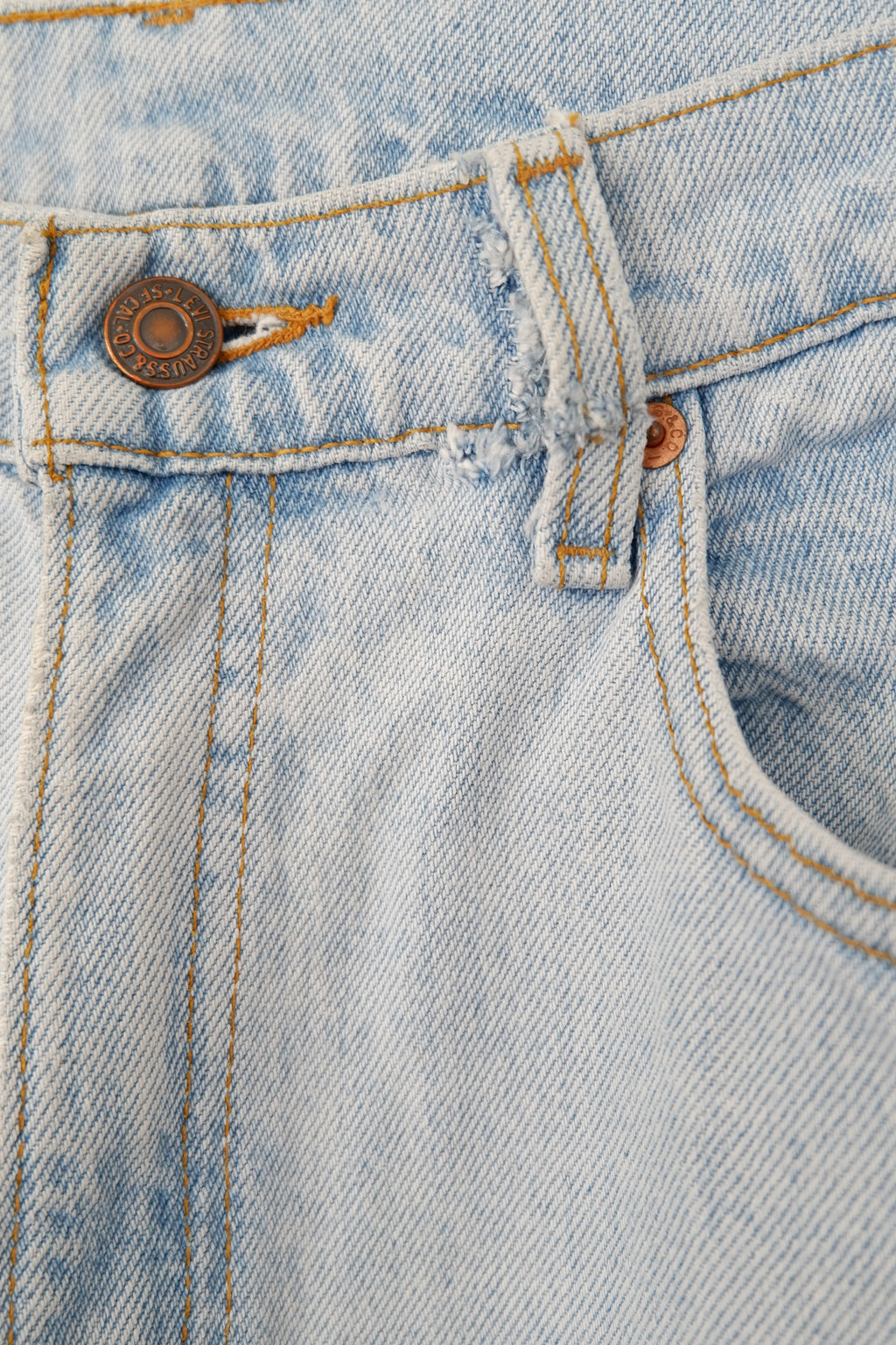 Levis Vintage 550 Light Wash Relaxed Fit Jeans - 28