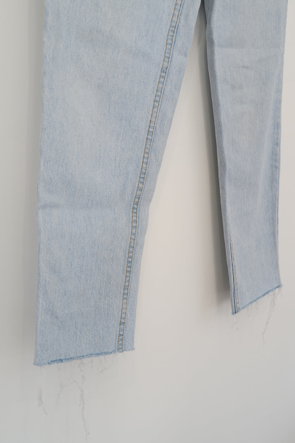 Levis Vintage 550 Light Wash Relaxed Fit Jeans - 28