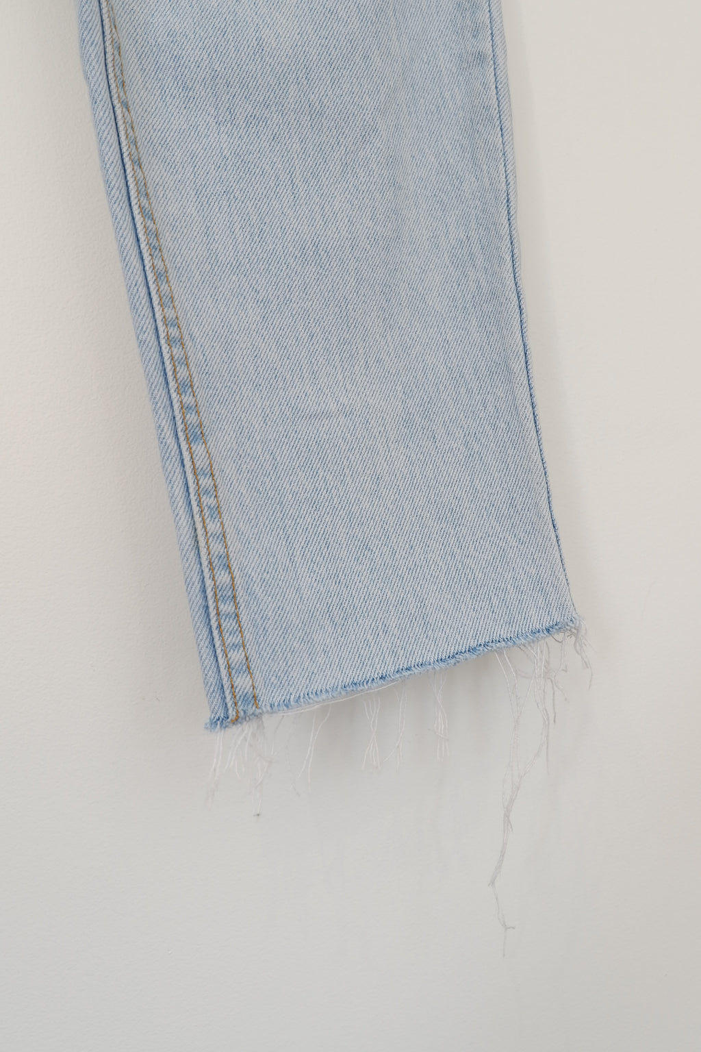 Levis Vintage 550 Light Wash Relaxed Fit Jeans - 28