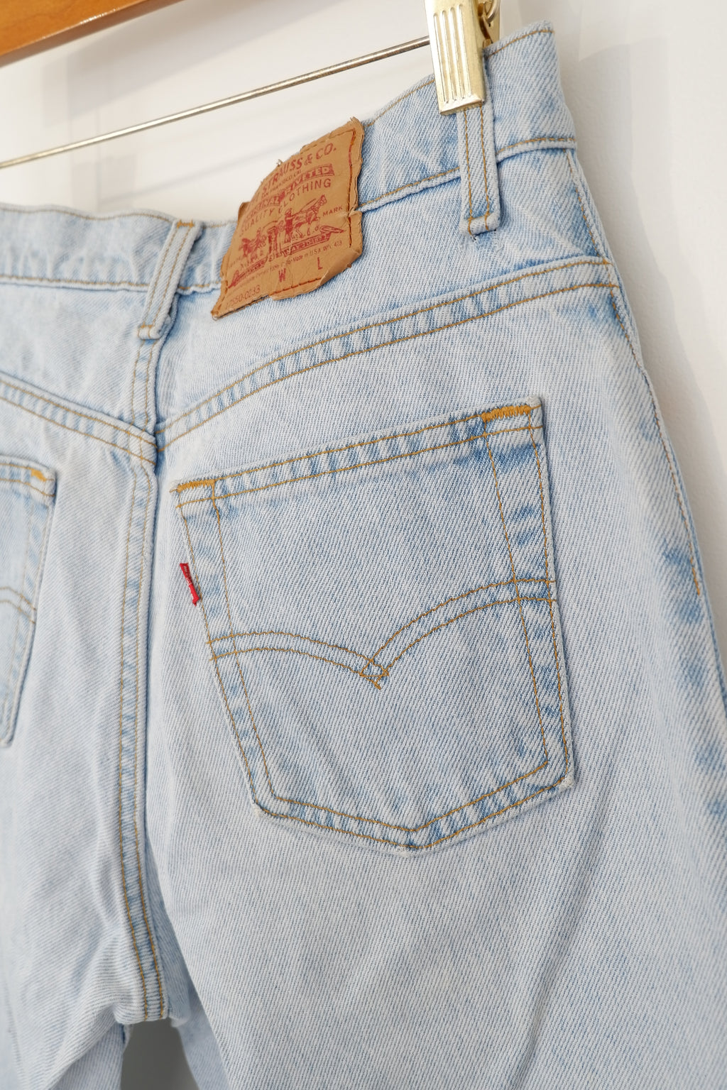 Levis Vintage 550 Light Wash Relaxed Fit Jeans - 28