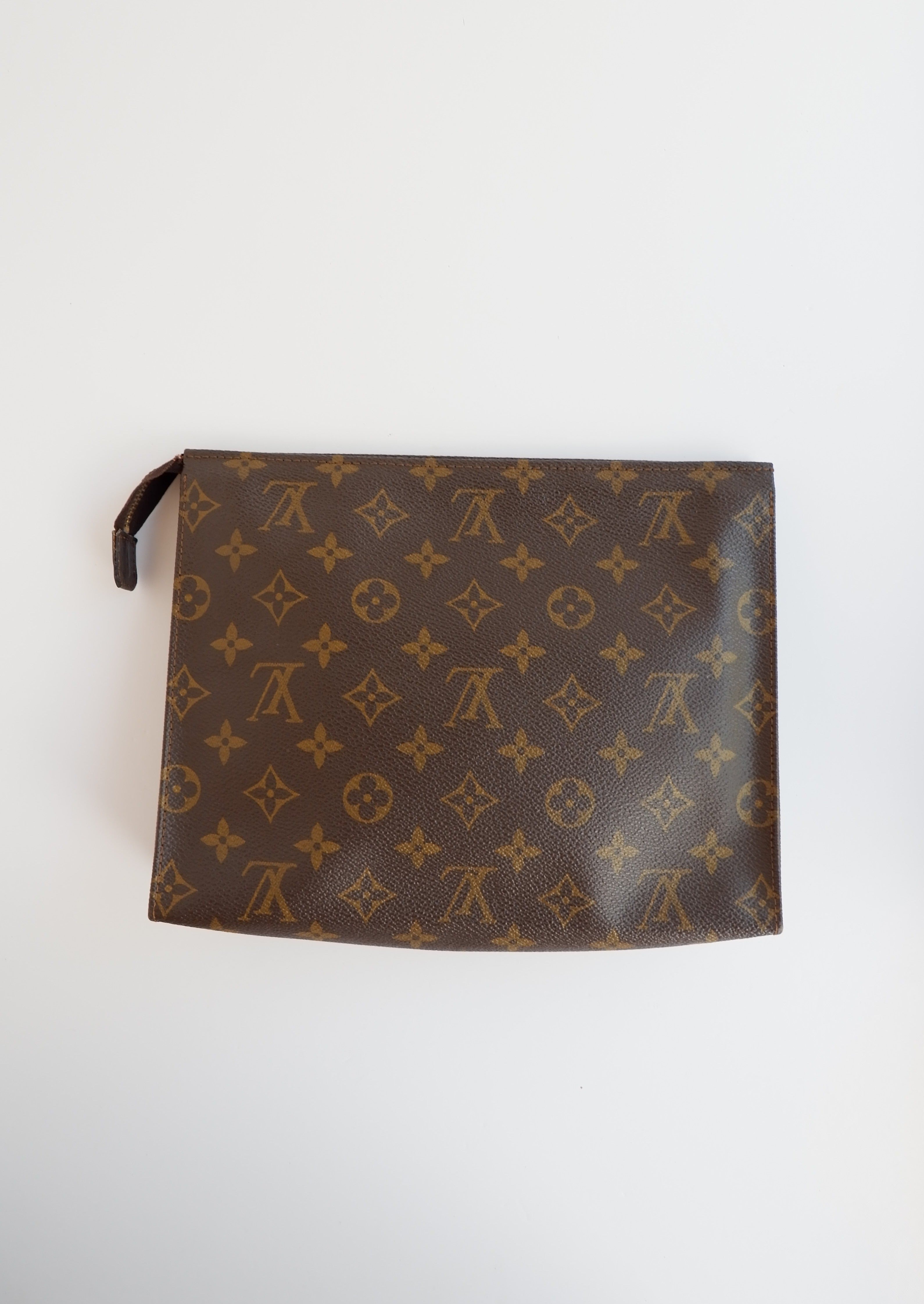 Trousse de Toilette 26 Louis Vuitton Monogramme Vintage Authentique d'Occasion