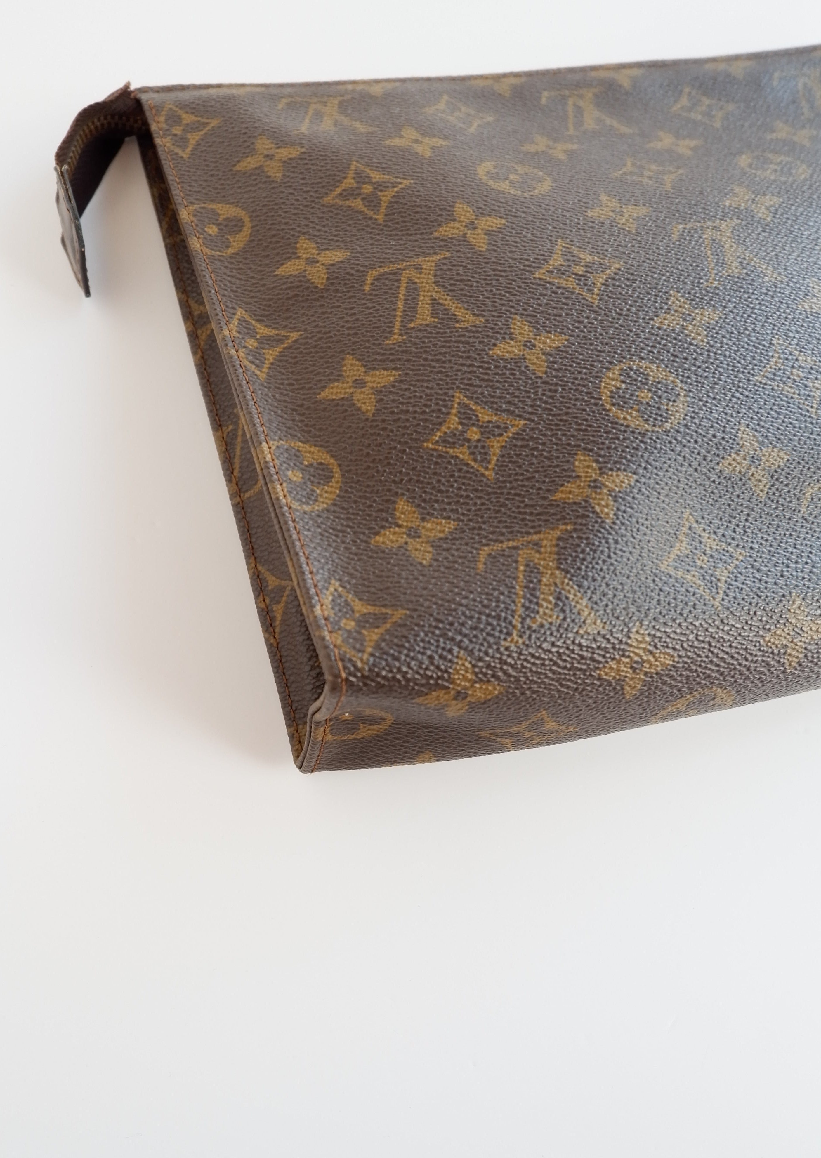 Trousse de Toilette 26 Louis Vuitton Monogramme Vintage Authentique d'Occasion