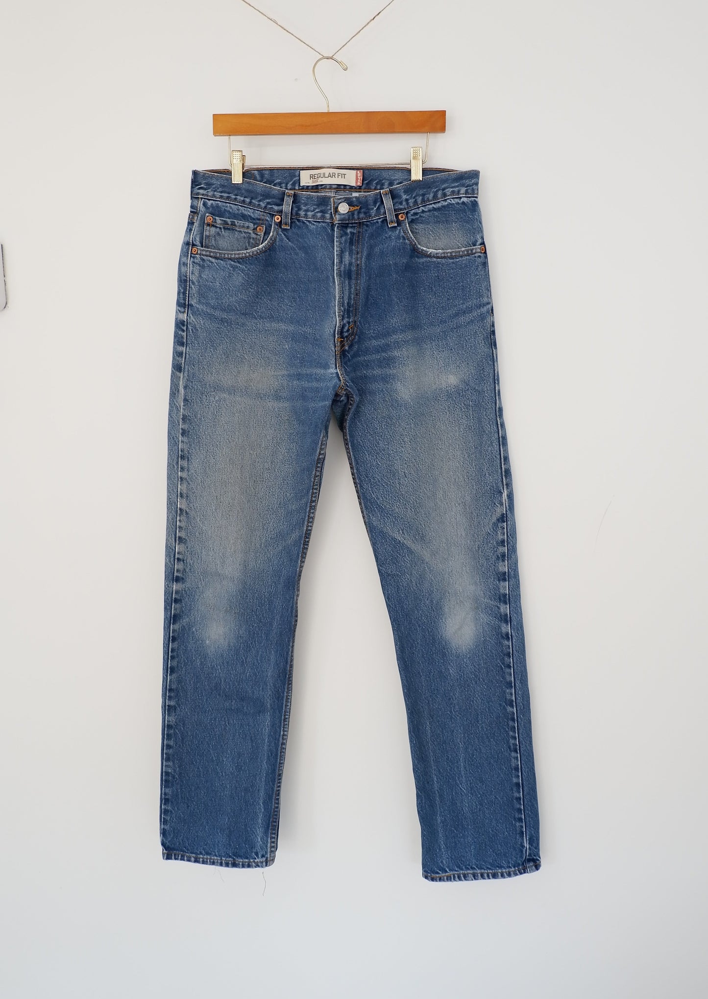 Levis 505 Medium Wash Relaxed Fit Jeans - 34