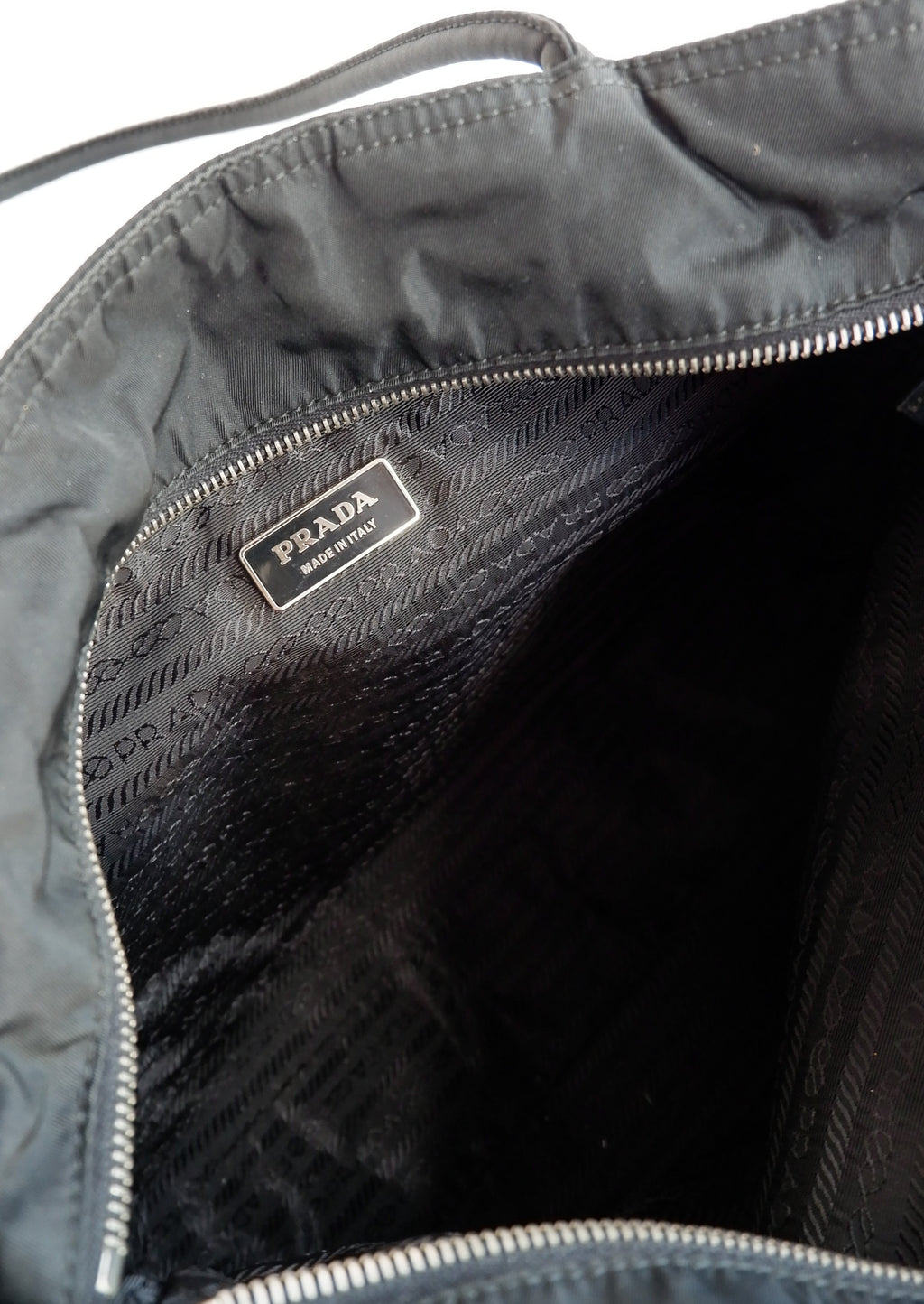 Sac fourre-tout Prada authentique d'occasion en nylon et cuir noir