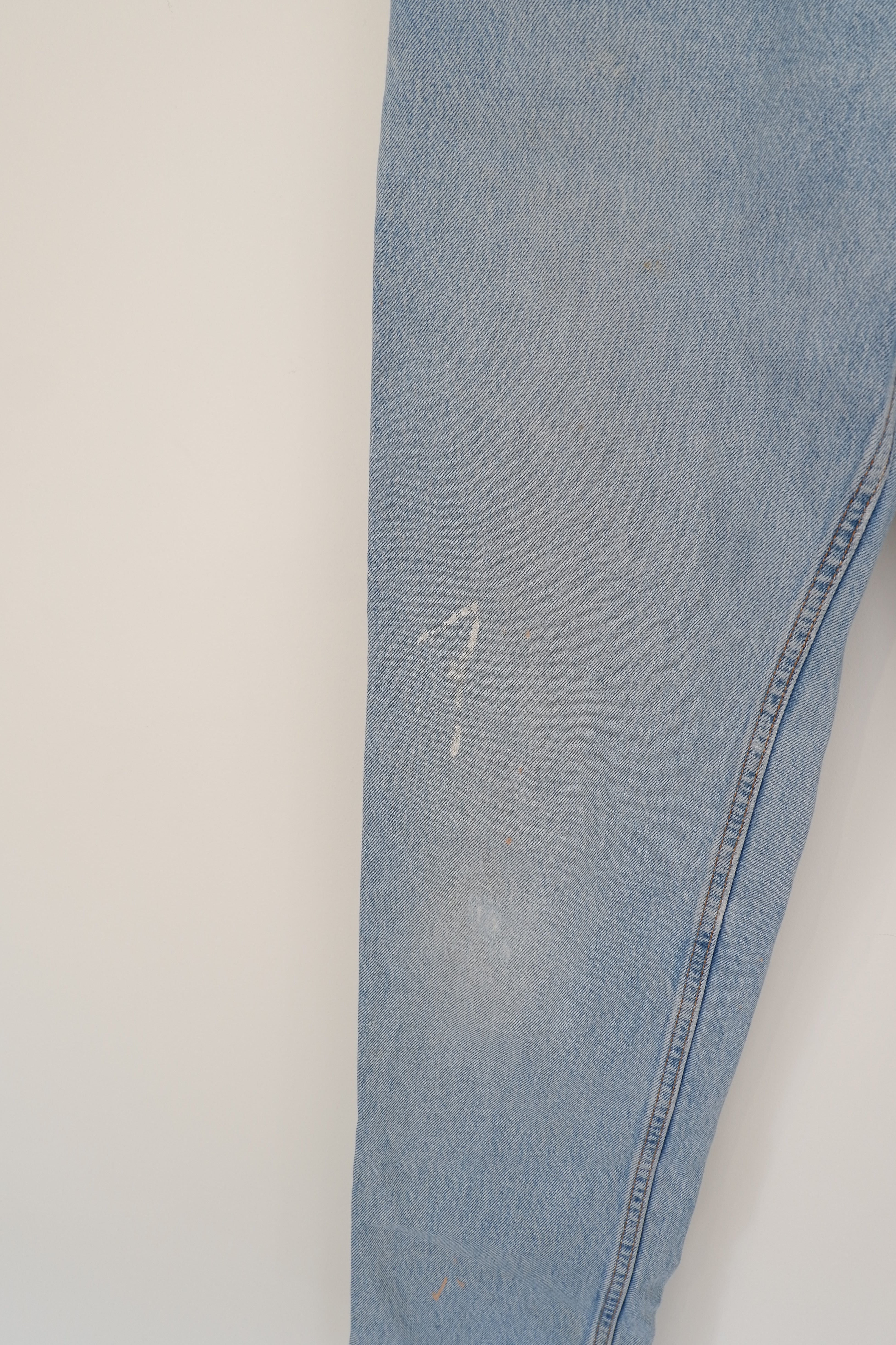 Levis Vintage 550 Light Wash Relaxed Fit Tapered Leg - 27
