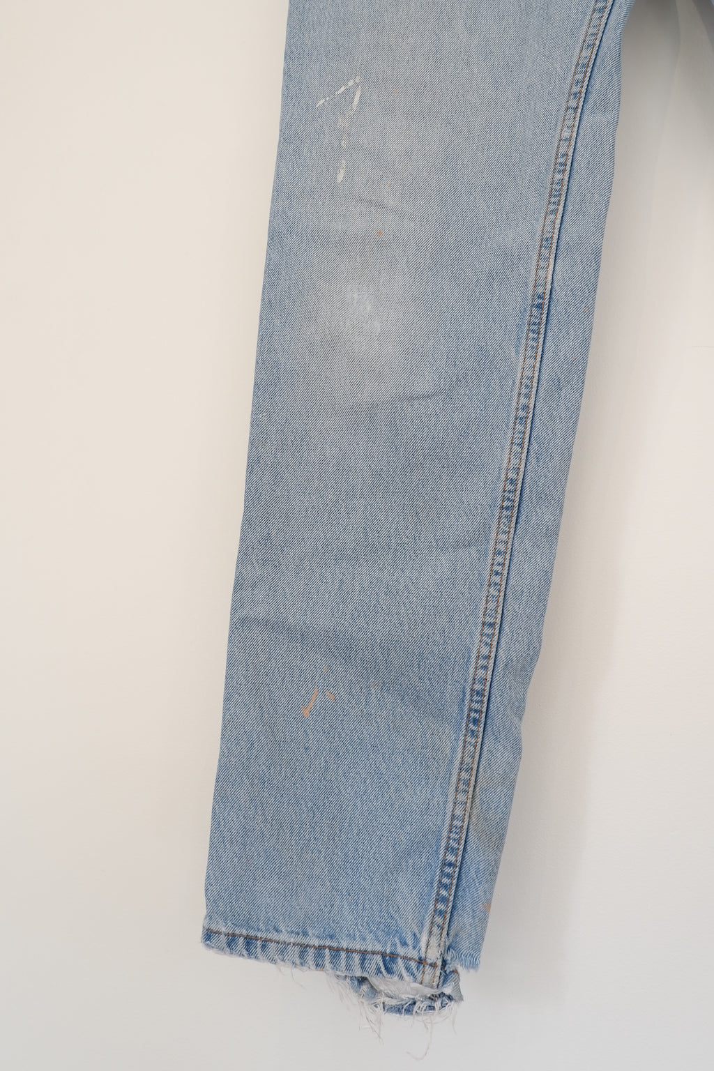Levis Vintage 550 Light Wash Relaxed Fit Tapered Leg - 27