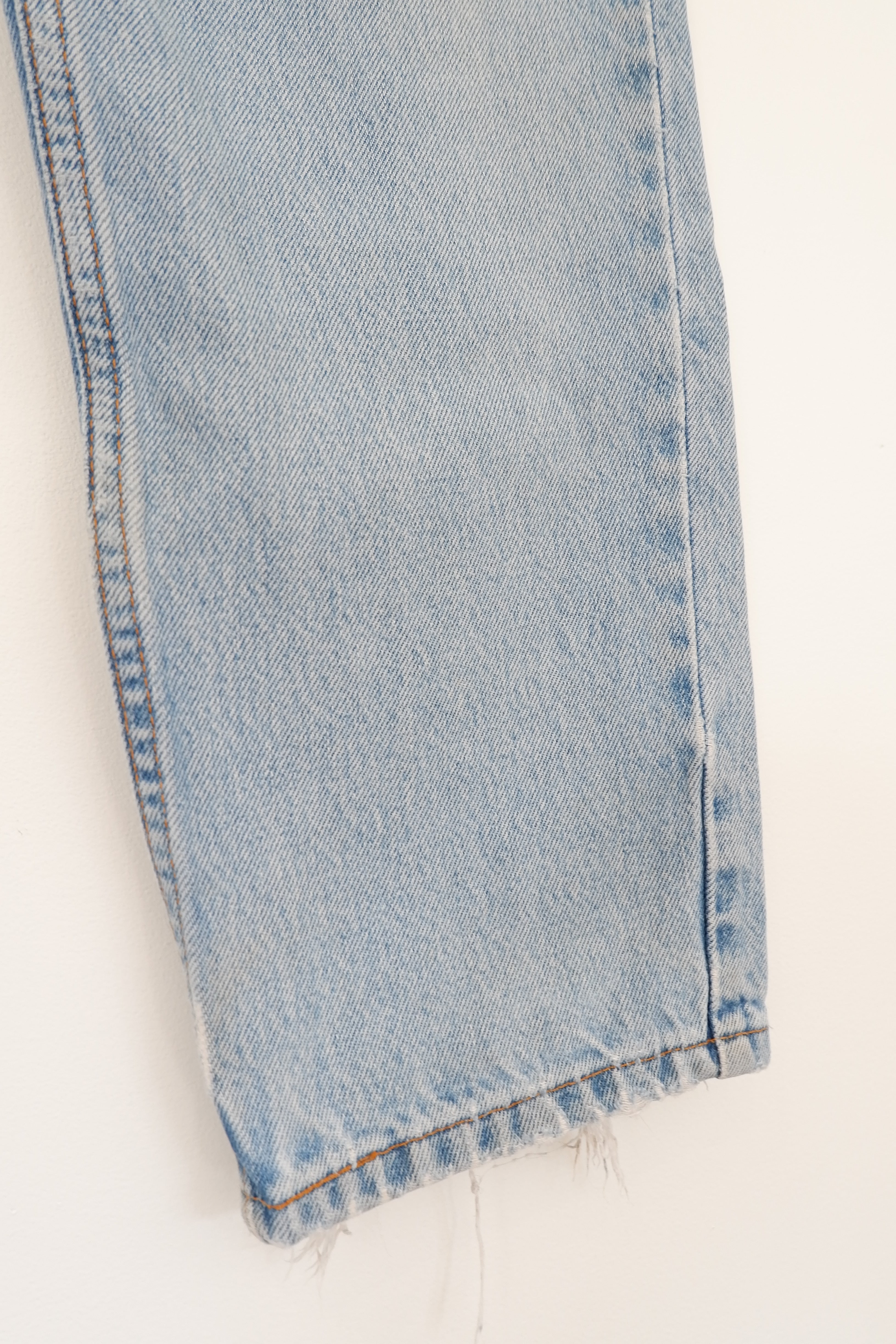 Levis Vintage 550 Light Wash Relaxed Fit Tapered Leg - 27