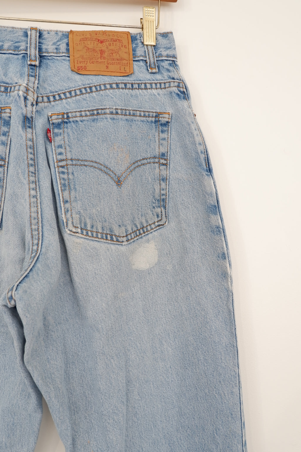 Levis Vintage 550 Light Wash Relaxed Fit Tapered Leg - 27