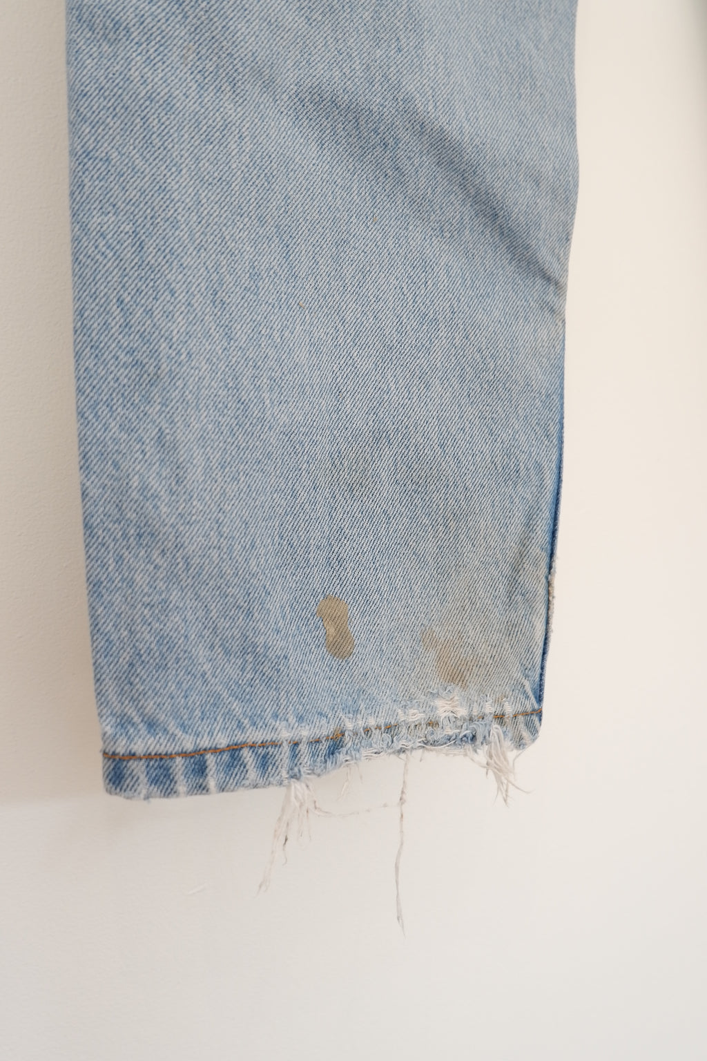 Levis Vintage 550 Light Wash Relaxed Fit Tapered Leg - 27