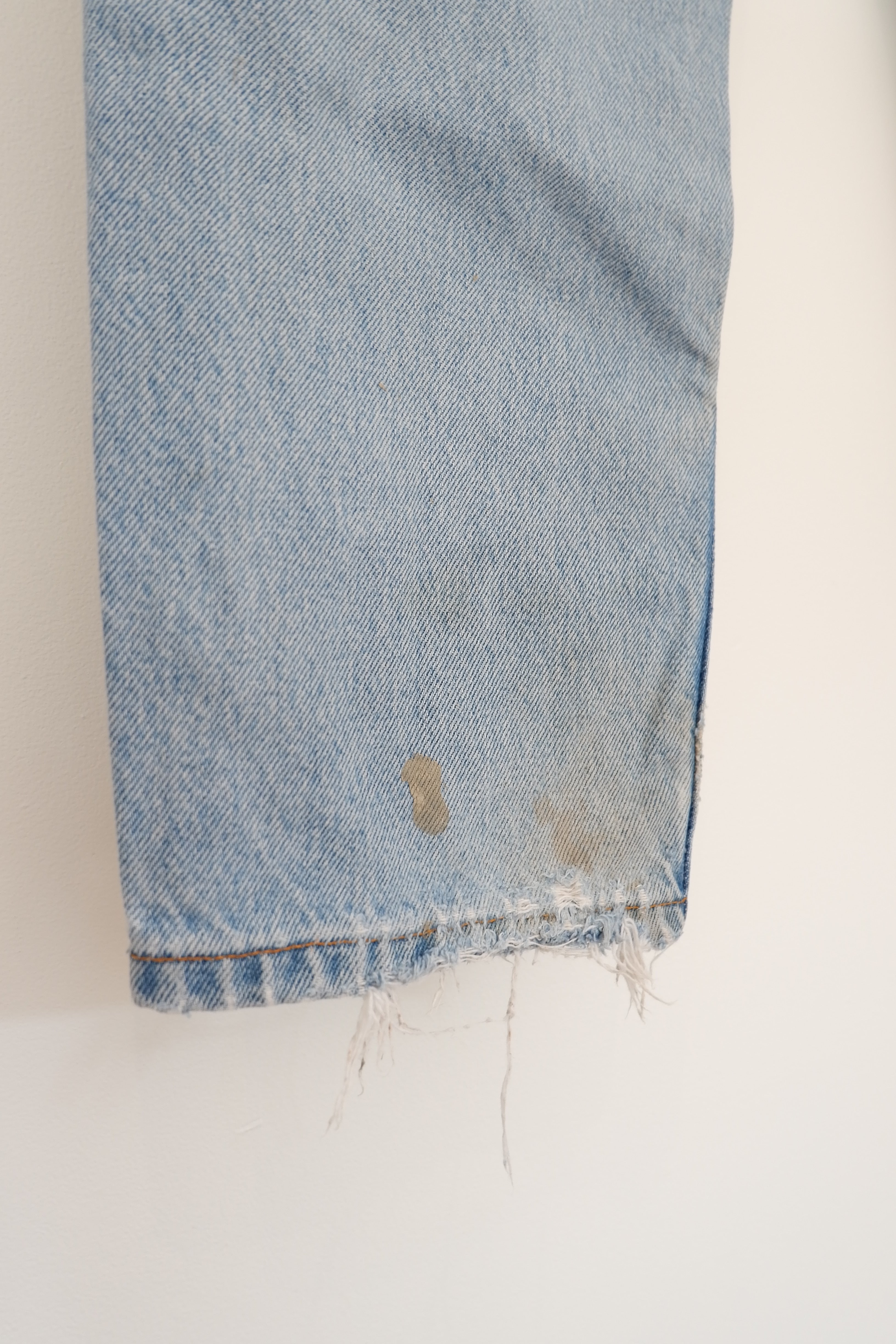 Levis Vintage 550 Light Wash Relaxed Fit Tapered Leg - 27