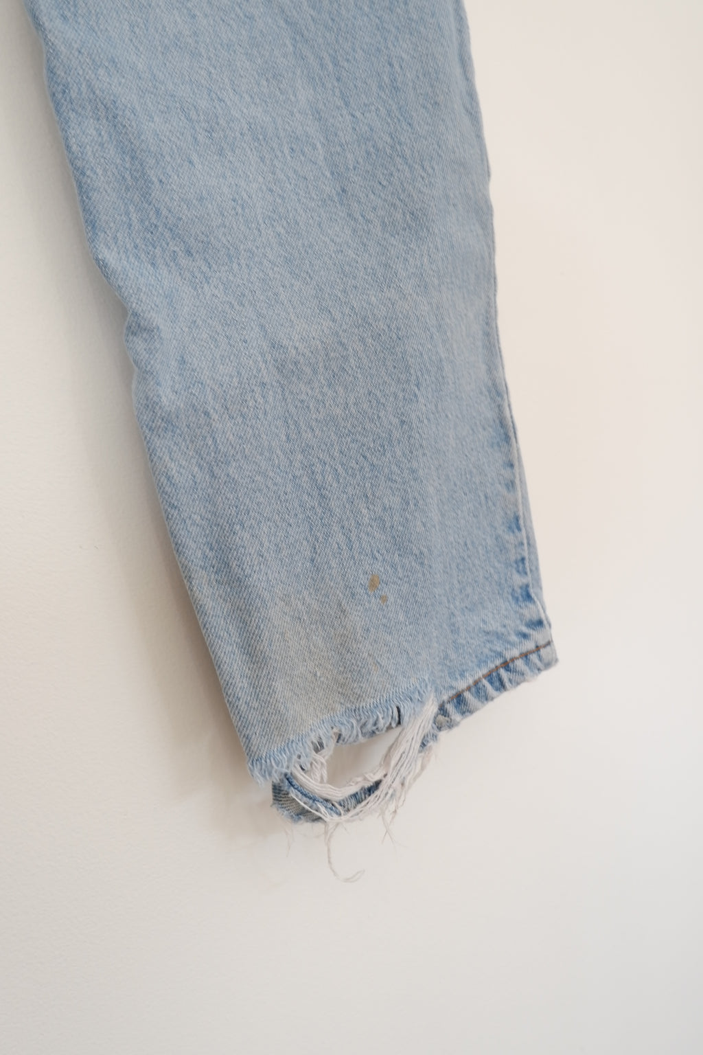 Levis Vintage 550 Light Wash Relaxed Fit Tapered Leg - 27