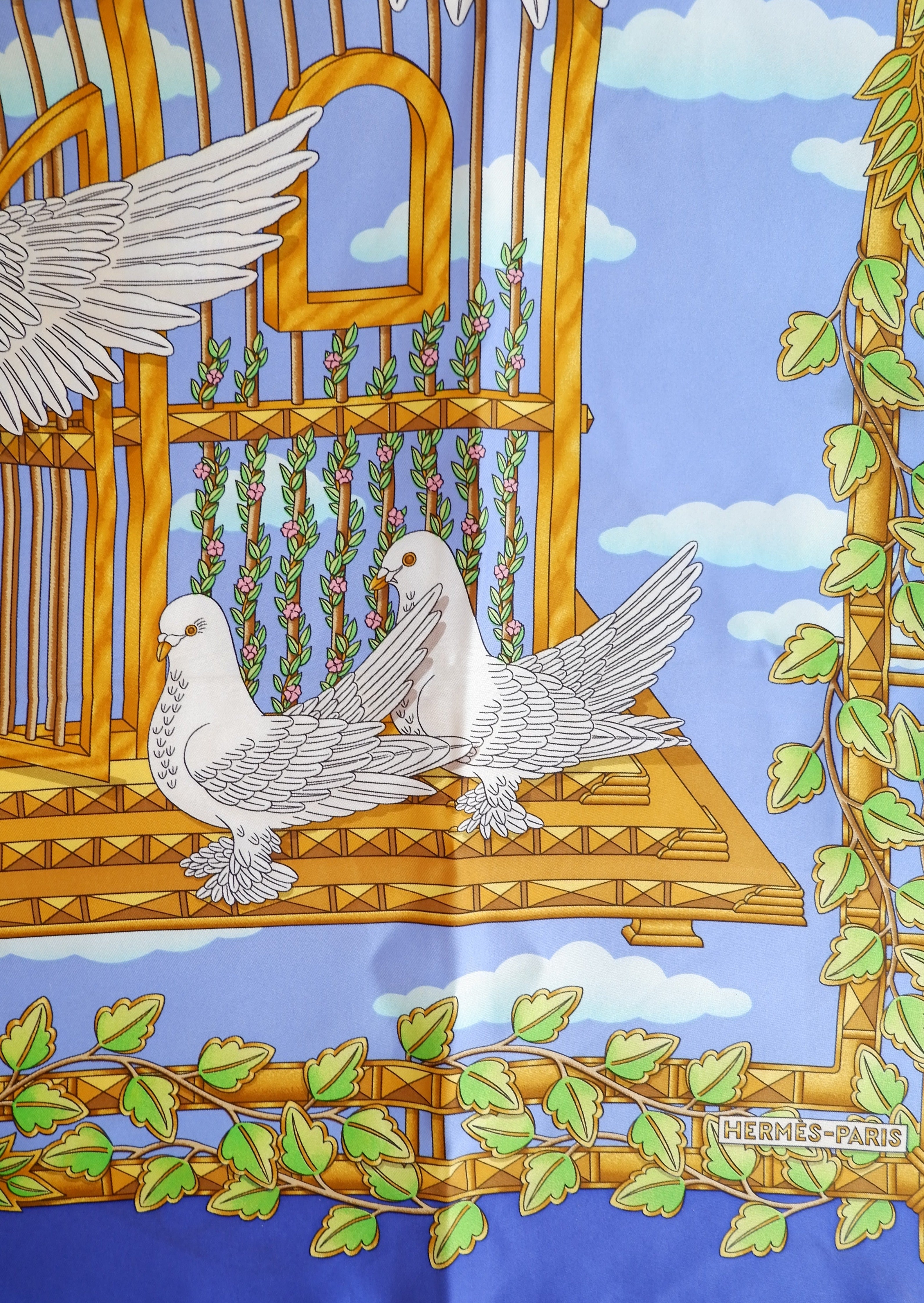Foulard en Soie Hermes Oiseaux Multicolores Authentique Pré-aimé