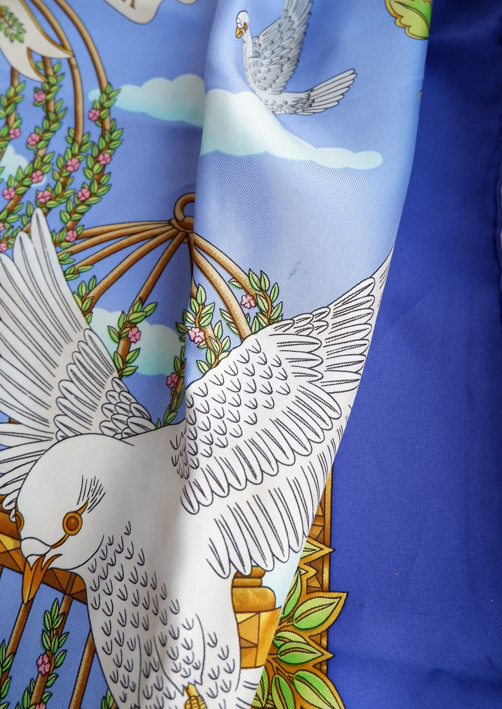 Foulard en Soie Hermes Oiseaux Multicolores Authentique Pré-aimé