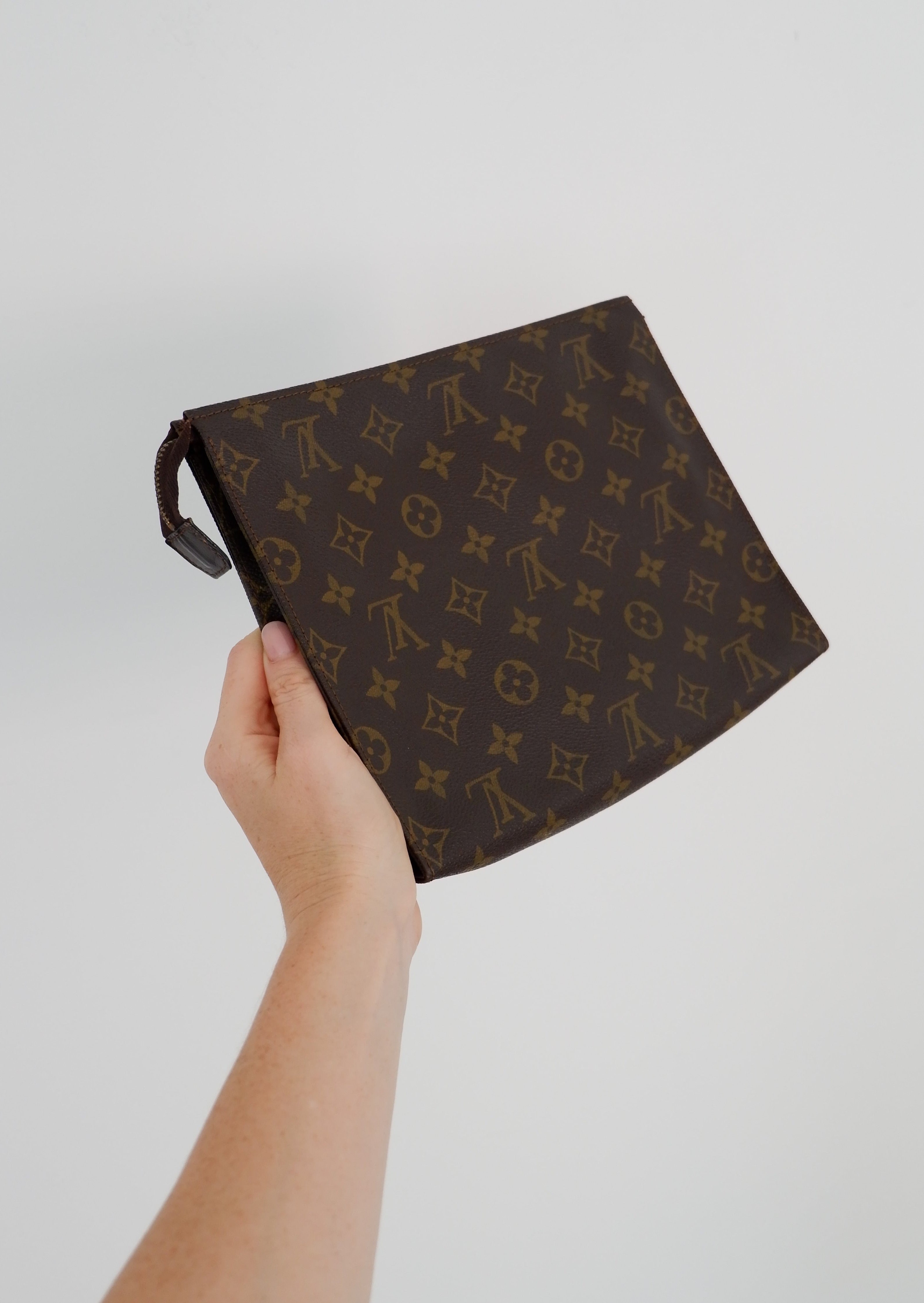 Trousse de Toilette 26 Louis Vuitton Monogramme Vintage Authentique d'Occasion