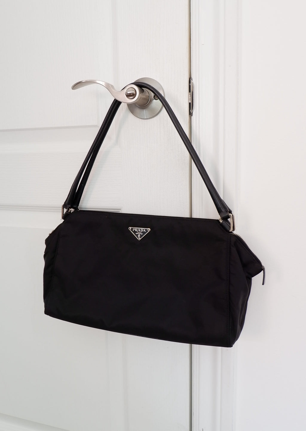 Authentique Sac bandoulière Prada en nylon noir et cuir, extensible