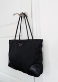 Sac fourre-tout Prada authentique d'occasion en nylon et cuir noir