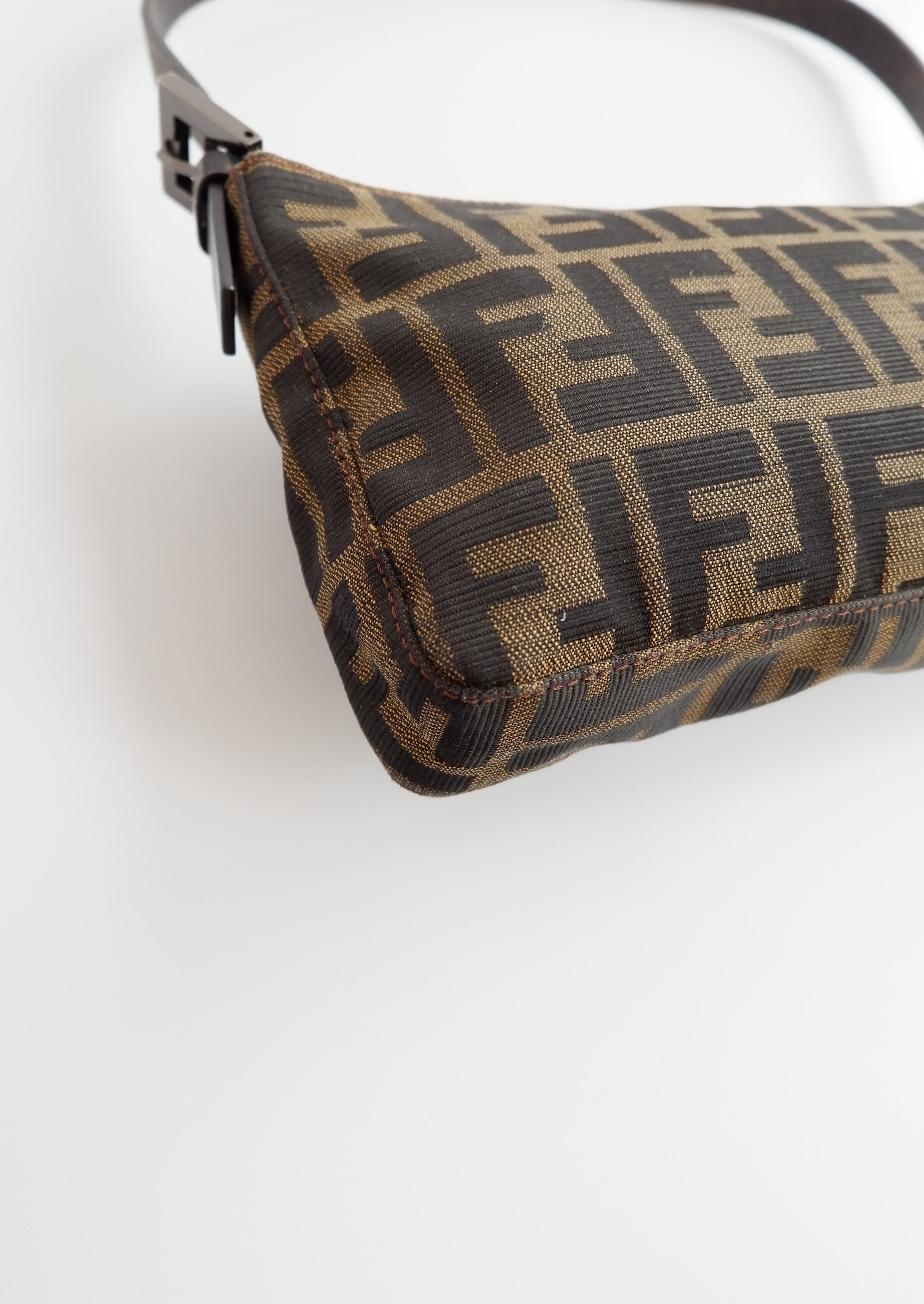 Sac bandoulière Fendi Zucca vintage authentique d'occasion