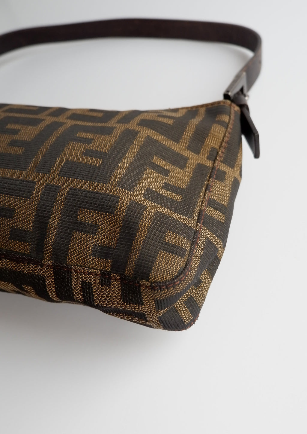 Sac bandoulière Fendi Zucca vintage authentique d'occasion