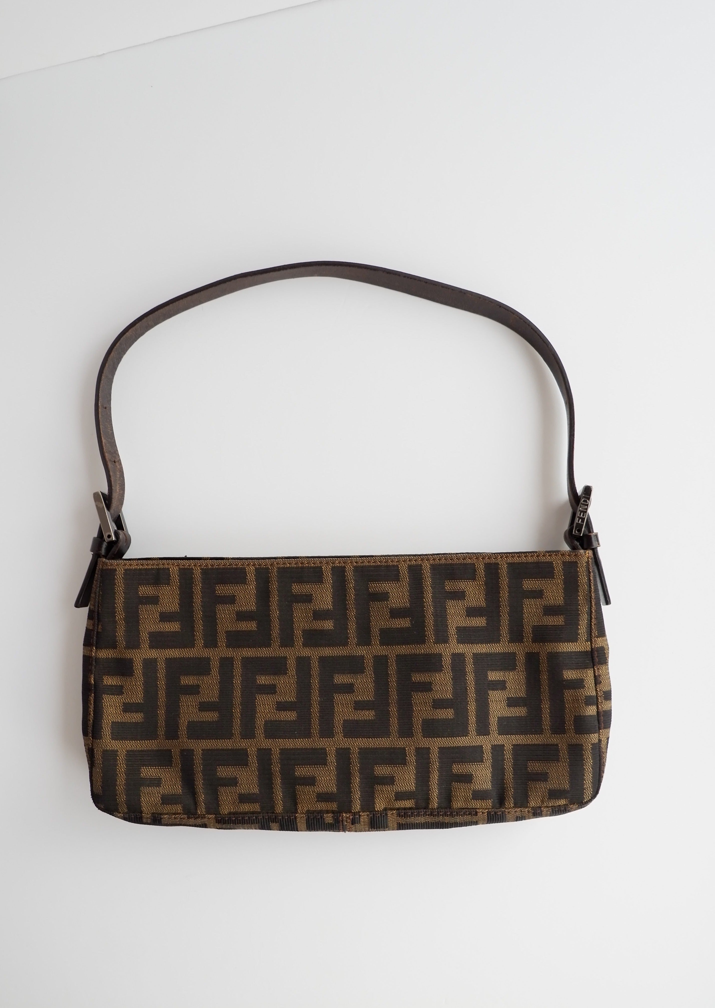 Sac bandoulière Fendi Zucca vintage authentique d'occasion