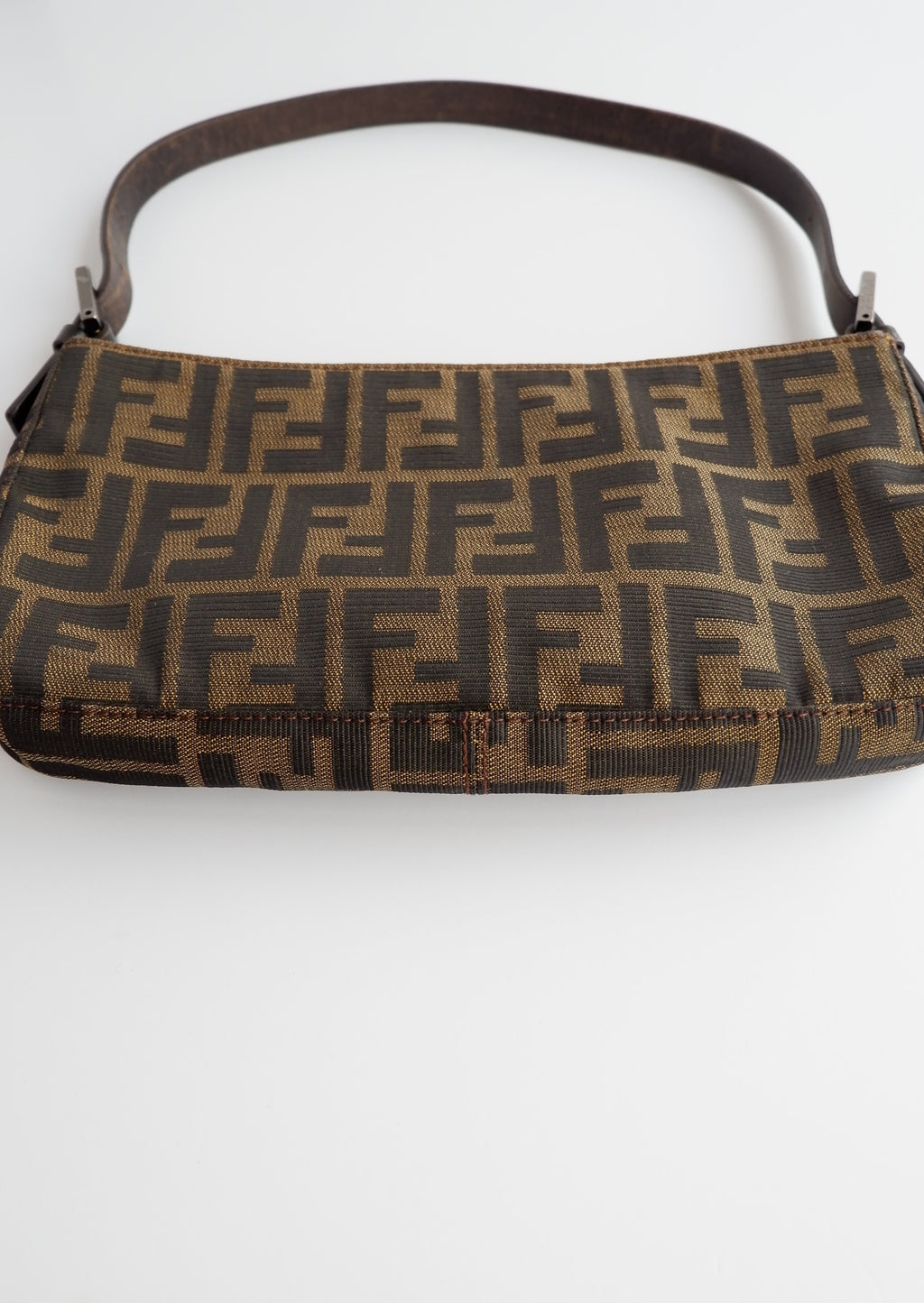 Sac bandoulière Fendi Zucca vintage authentique d'occasion