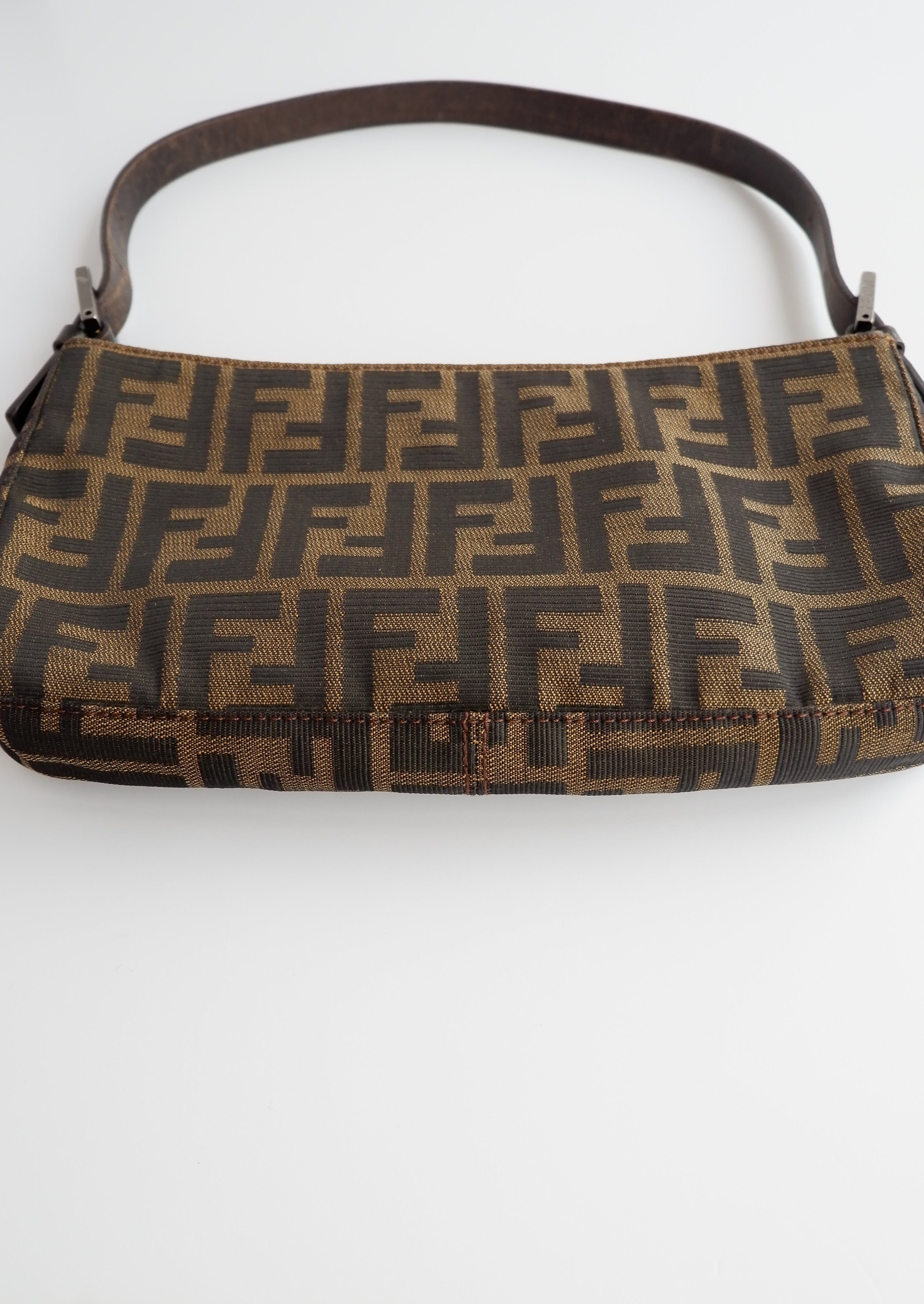 Sac bandoulière Fendi Zucca vintage authentique d'occasion