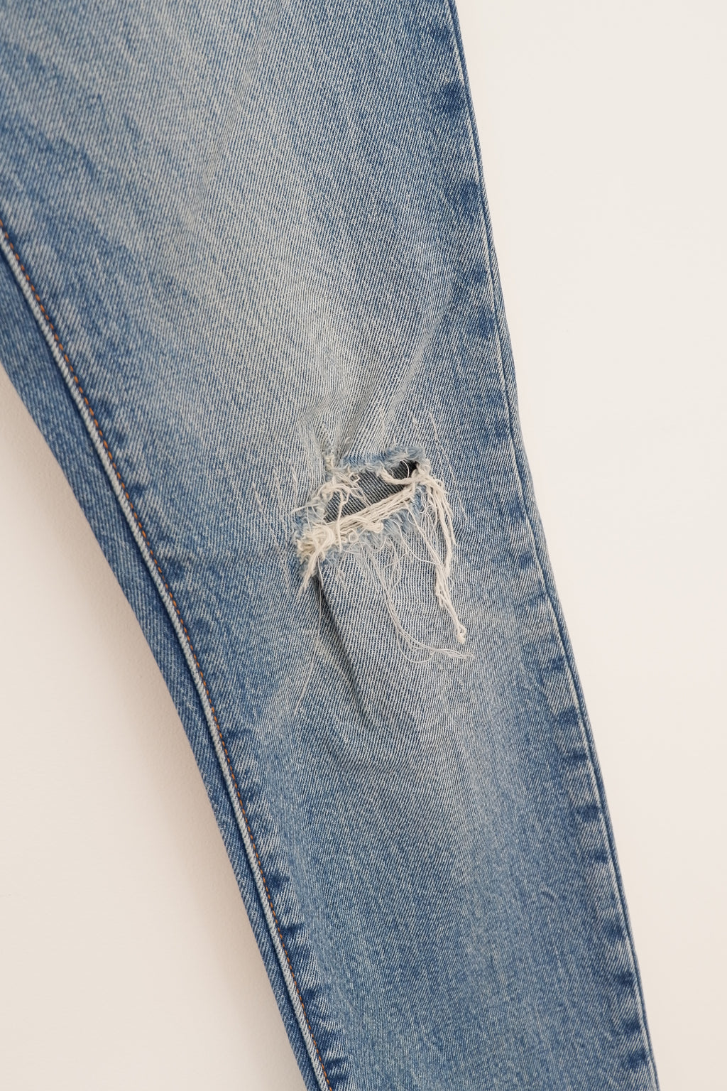 Levis 501 Medium Light Wash Skinny Jeans - 26