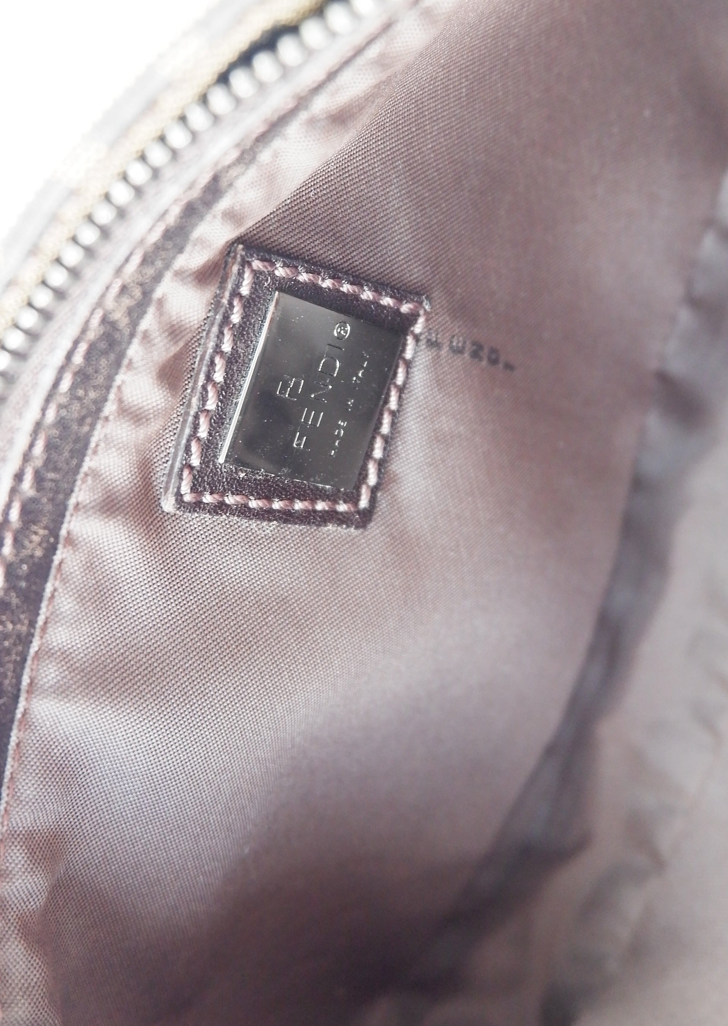Sac bandoulière Fendi Zucca vintage authentique d'occasion