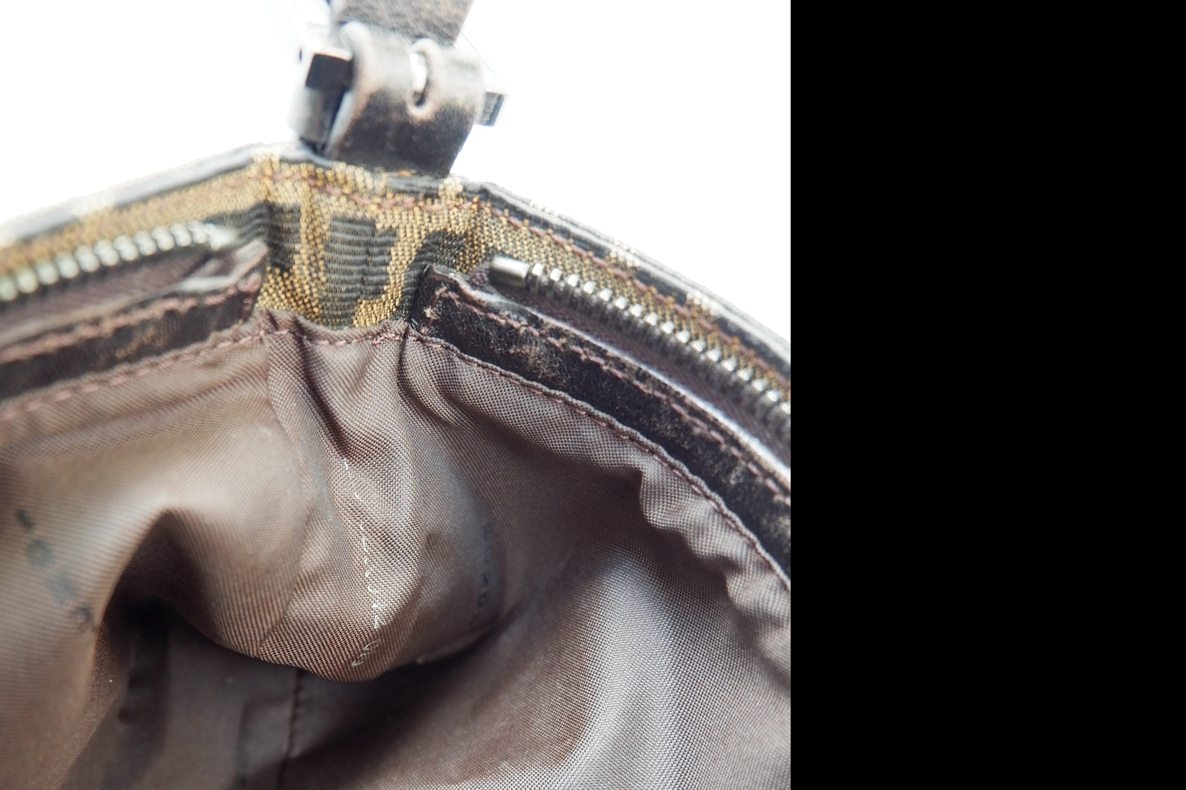 Sac bandoulière Fendi Zucca vintage authentique d'occasion