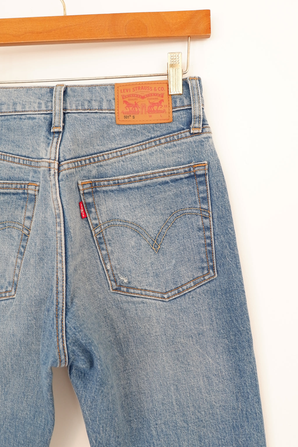 Levis 501 Medium Light Wash Skinny Jeans - 26