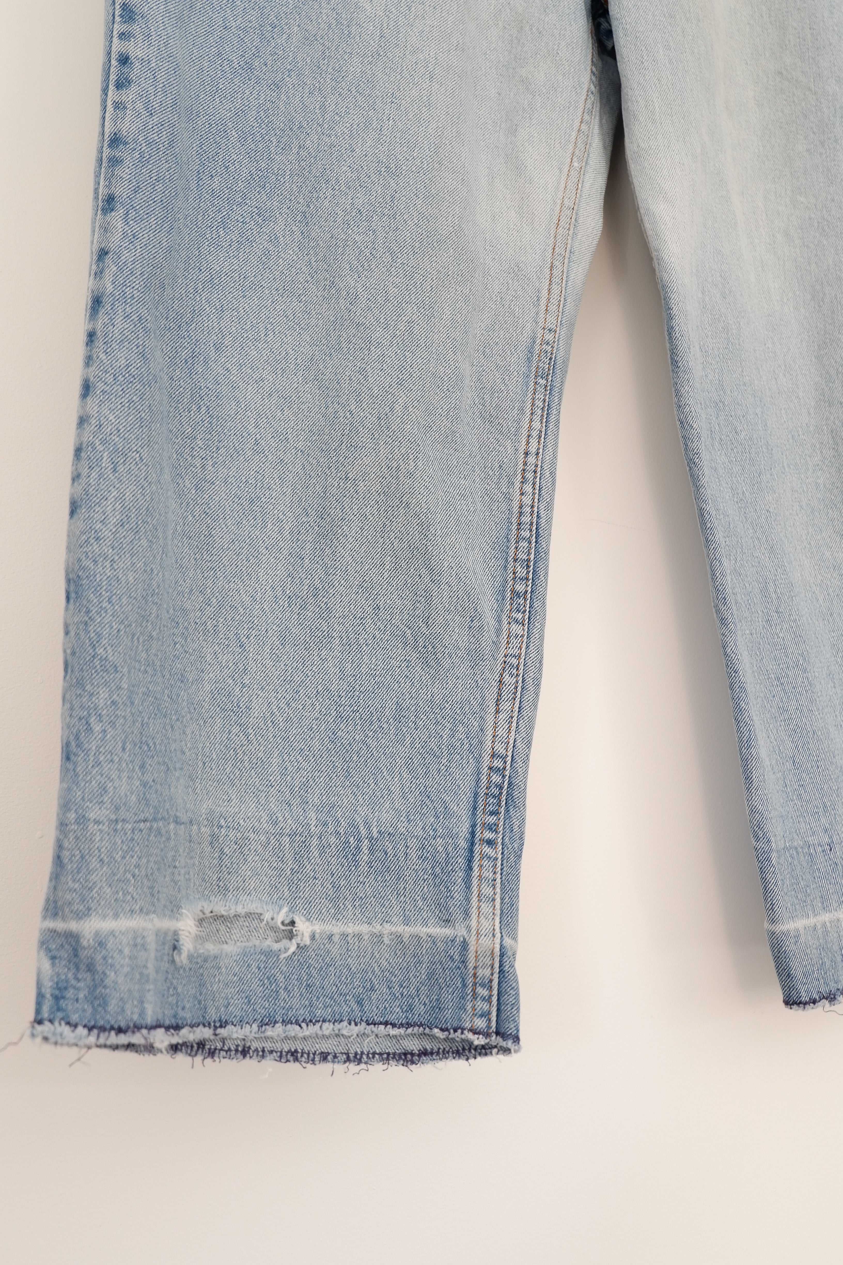 Levis Vintage 550 Light Wash Relaxed Fit Straight Leg Jeans - 40