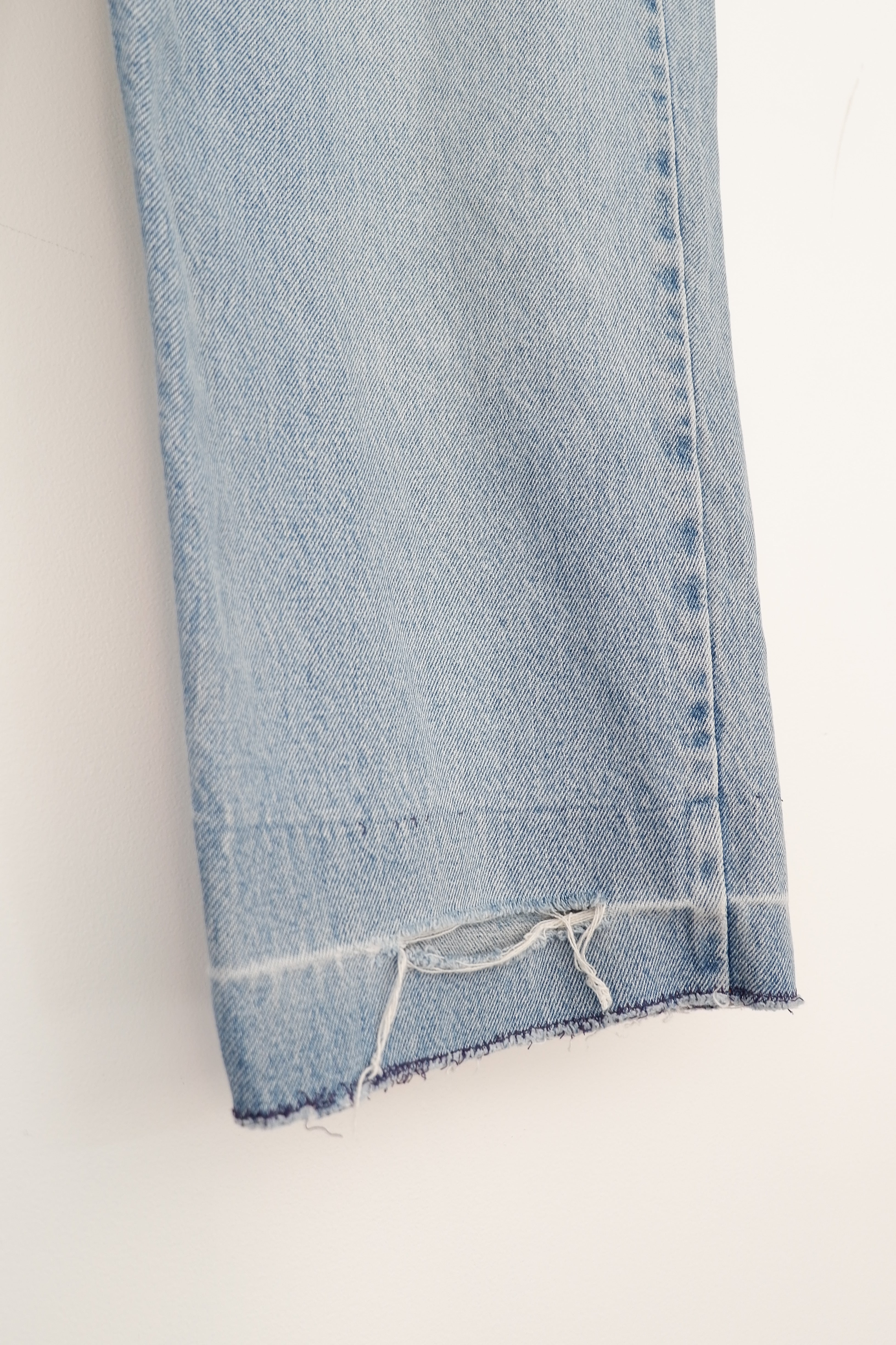 Levis Vintage 550 Light Wash Relaxed Fit Straight Leg Jeans - 40