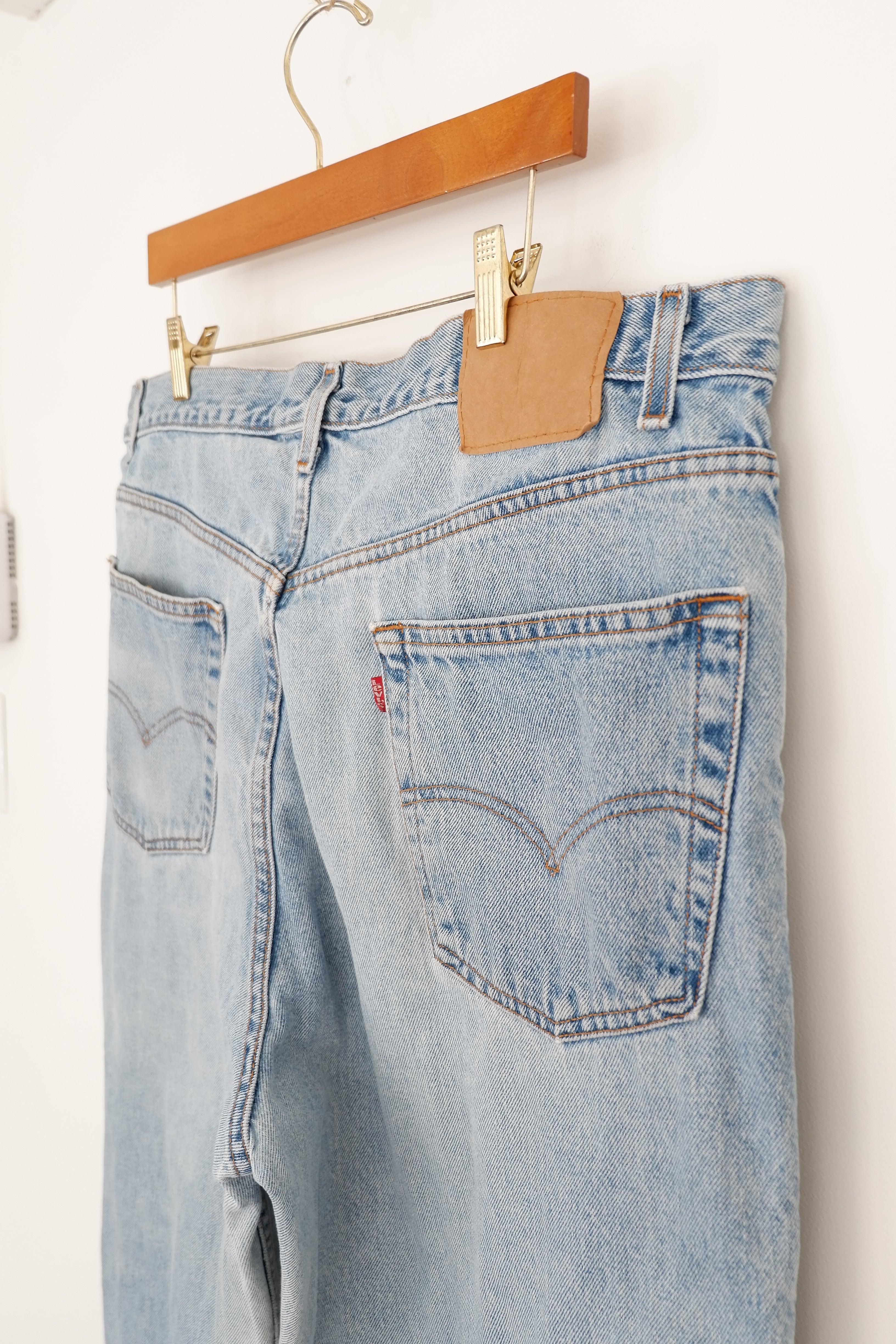 Levis Vintage 550 Light Wash Relaxed Fit Straight Leg Jeans - 40