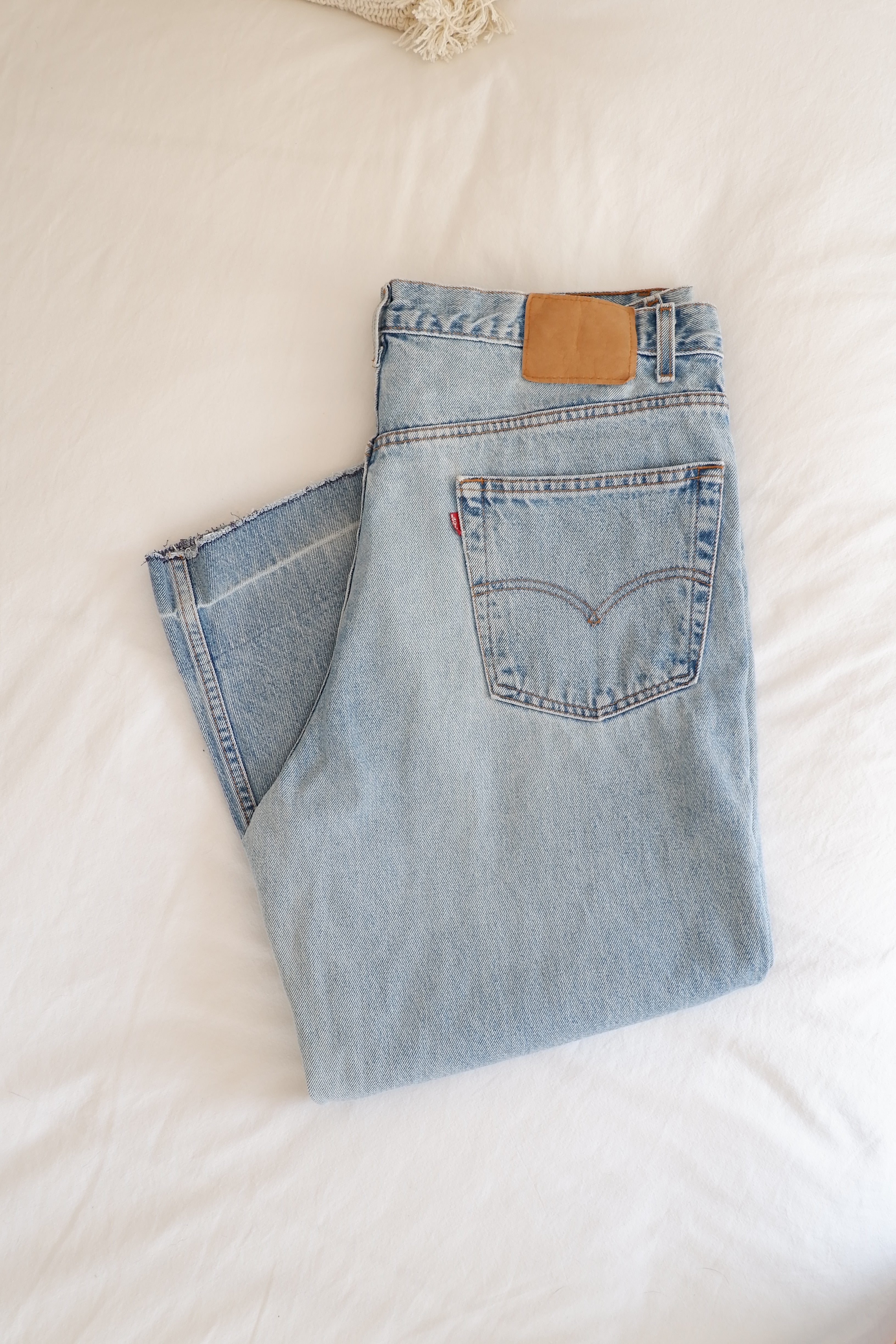 Levis Vintage 550 Light Wash Relaxed Fit Straight Leg Jeans - 40