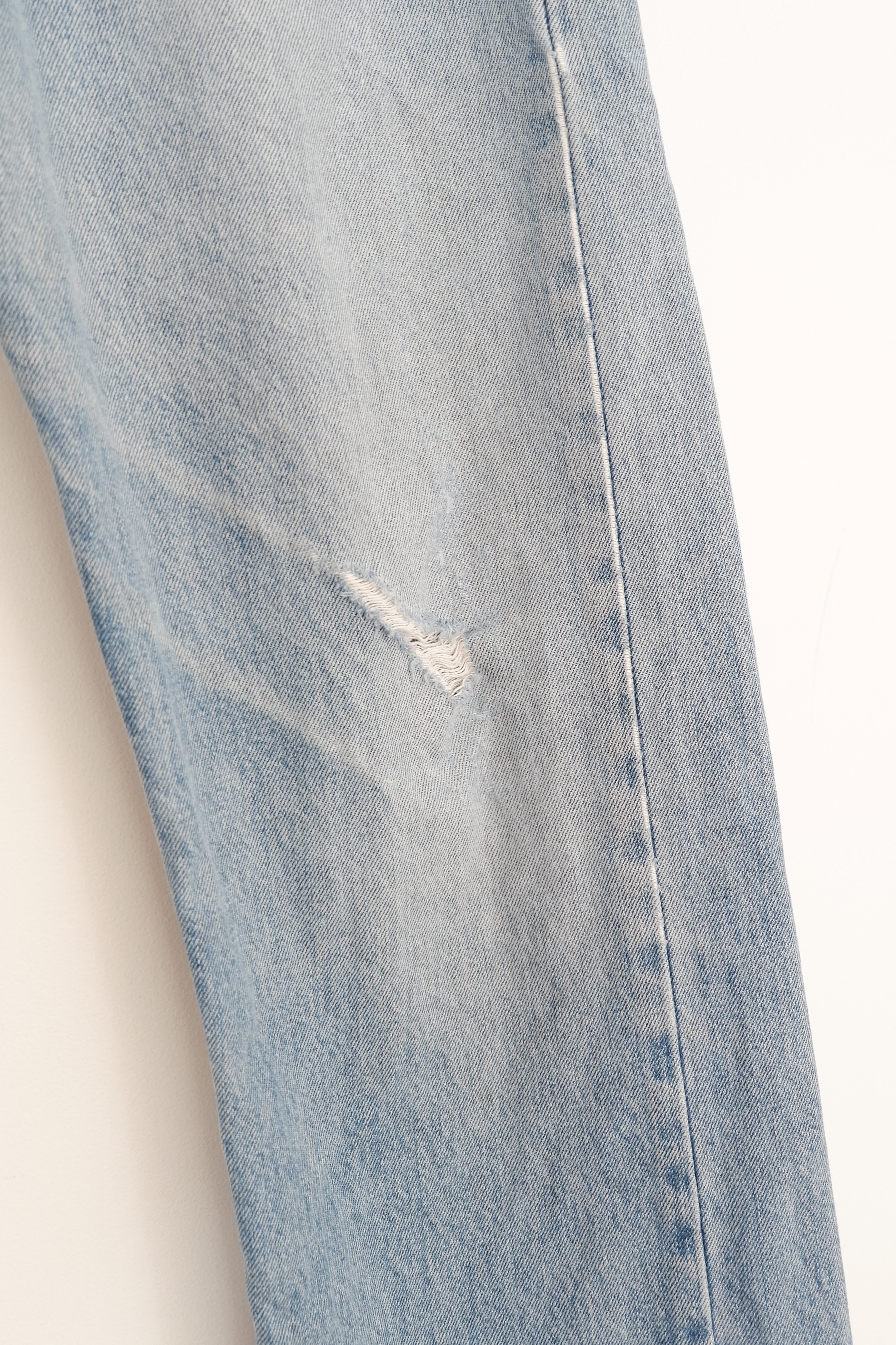 Levis 505 Light Wash Relaxed Fit Straight Leg Jeans - 36