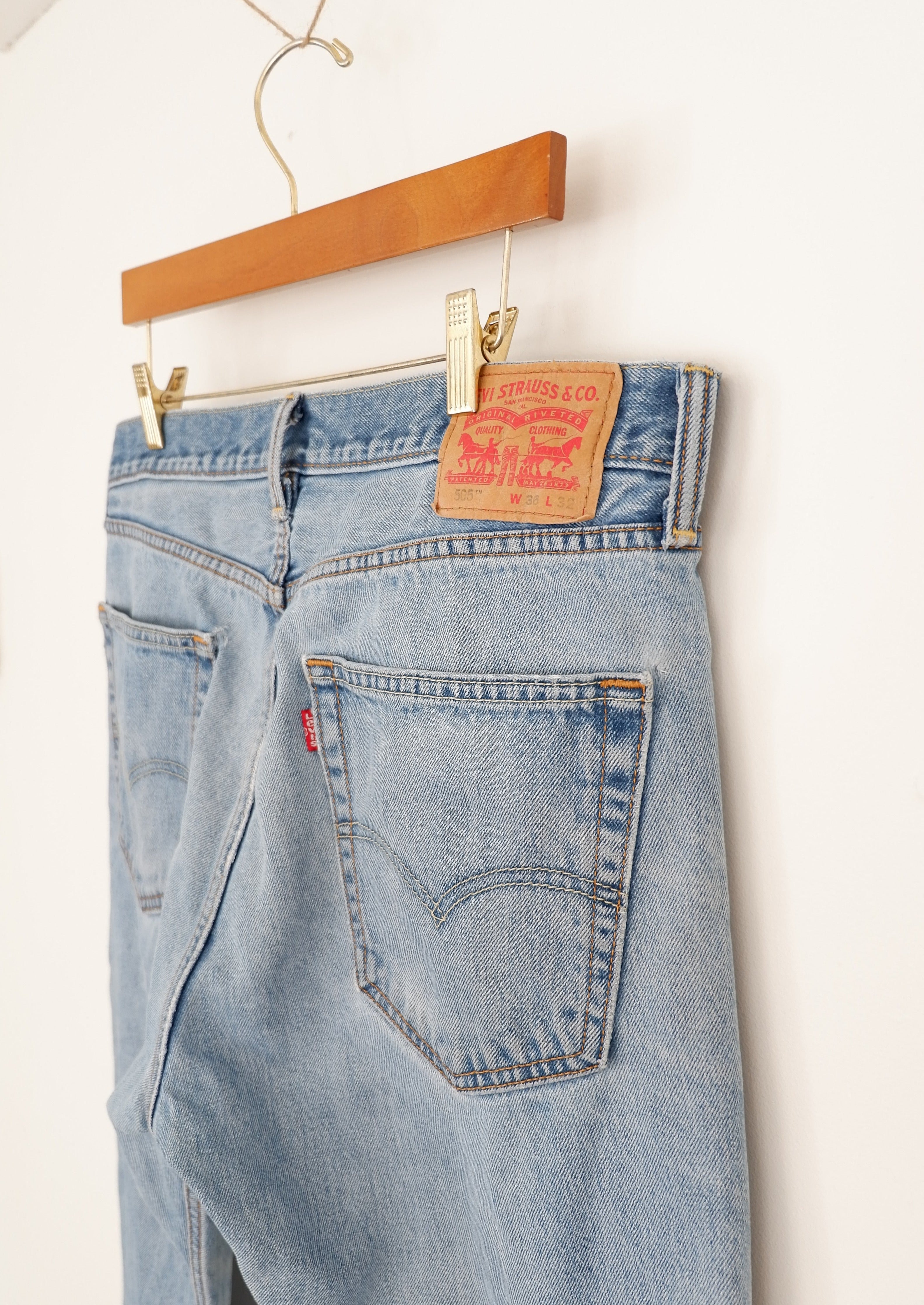 Levis 505 Light Wash Relaxed Fit Straight Leg Jeans - 36