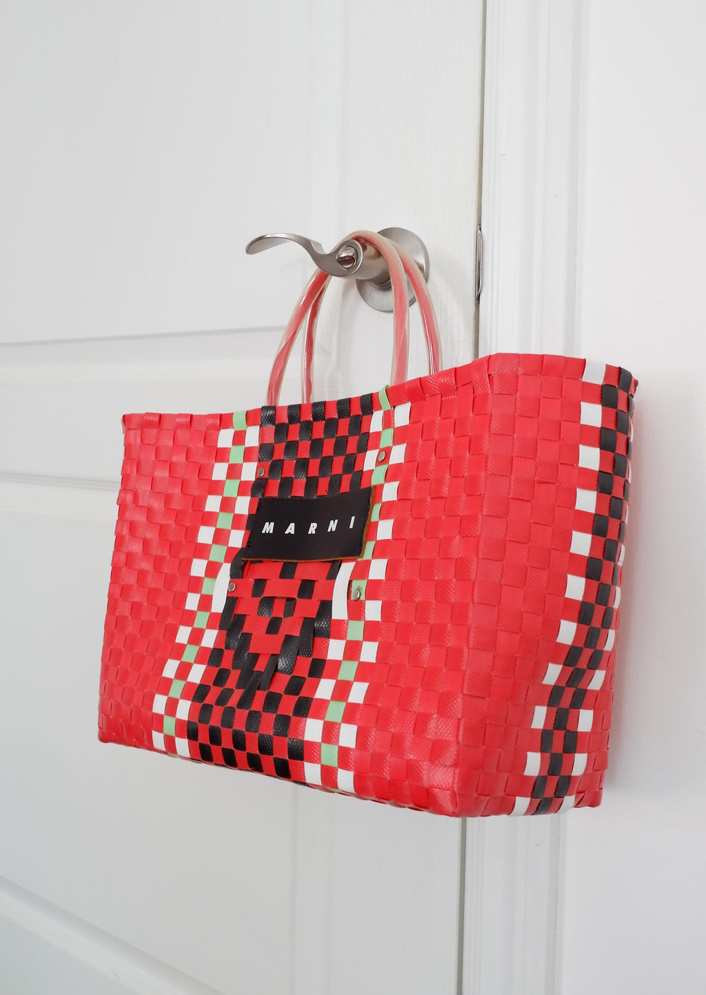 Sac cabas tressé Marni rouge d'occasion authentique