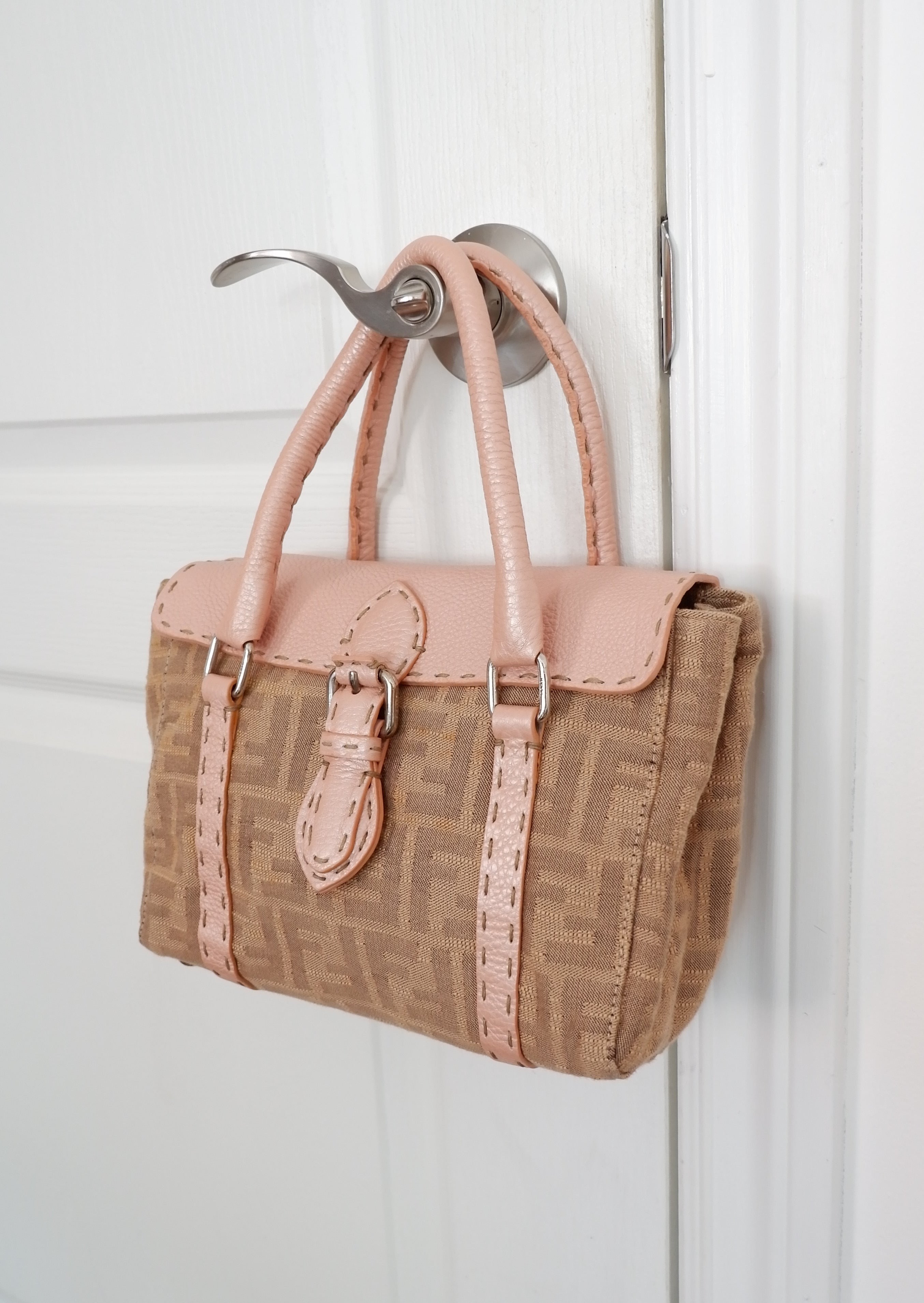 Sac à main Fendi Zucca rose authentique d'occasion