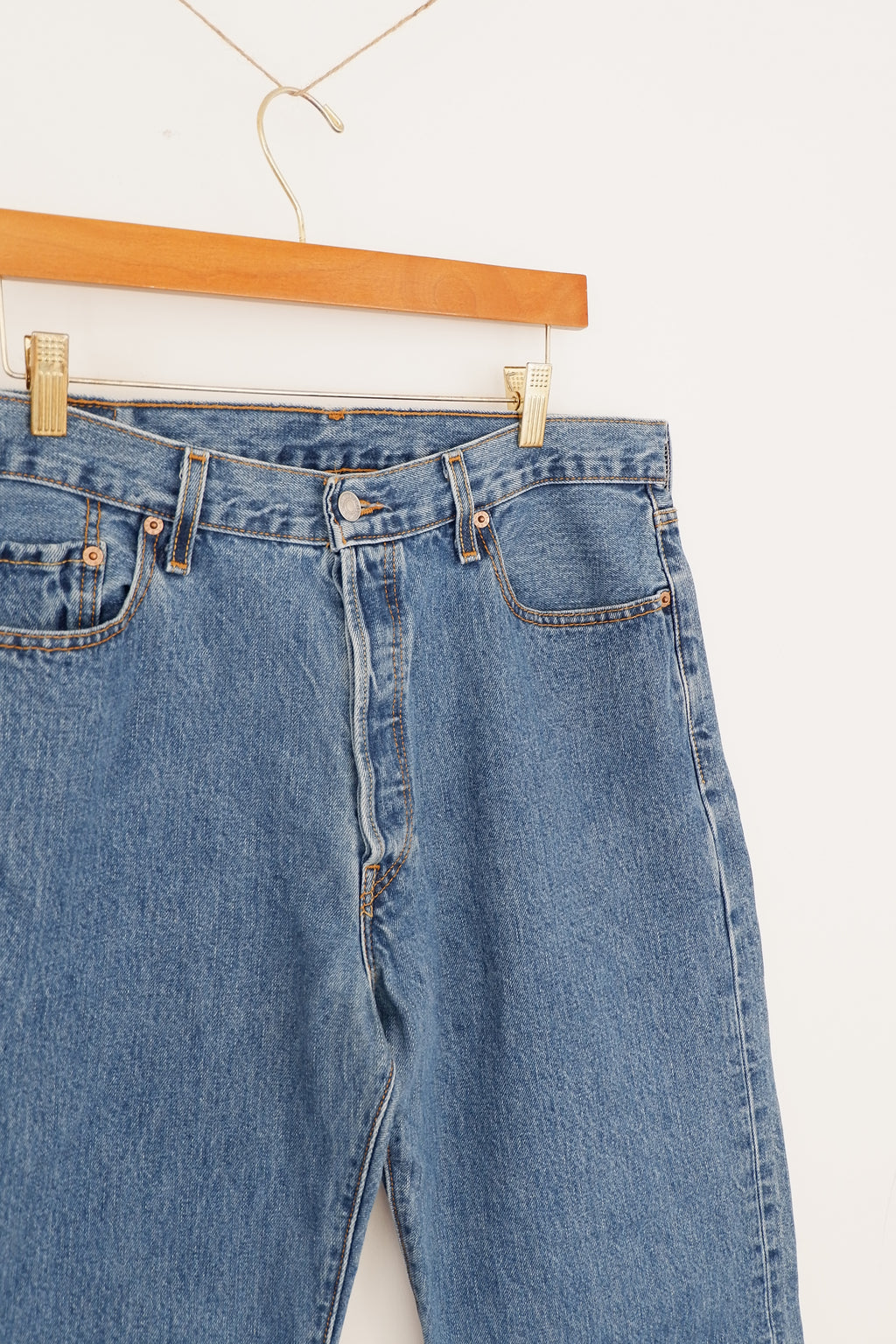 Levis 501 Medium Wash Relaxed Fit Straight Leg Jeans - 34