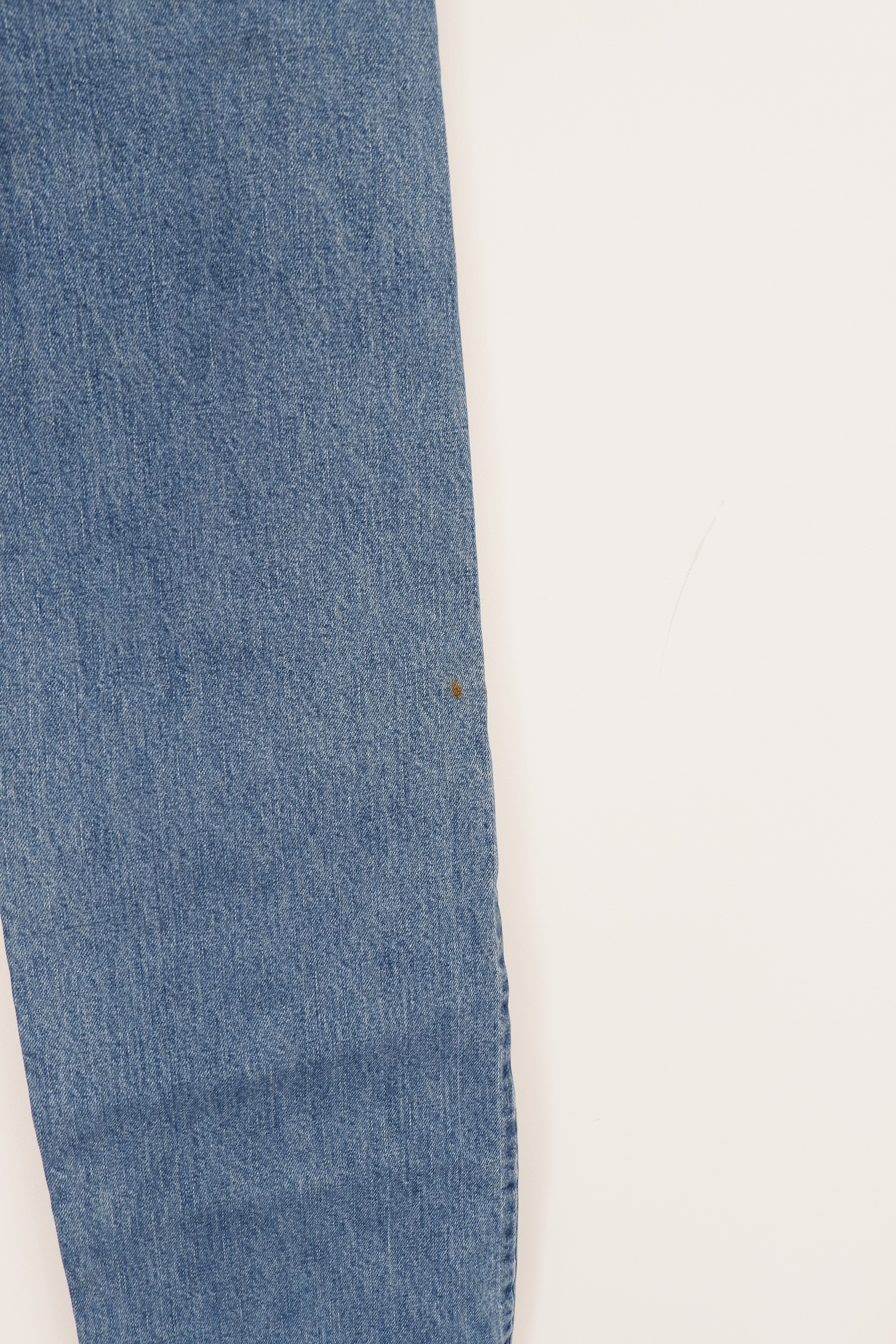 Levis 501 Medium Wash Relaxed Fit Straight Leg Jeans - 34
